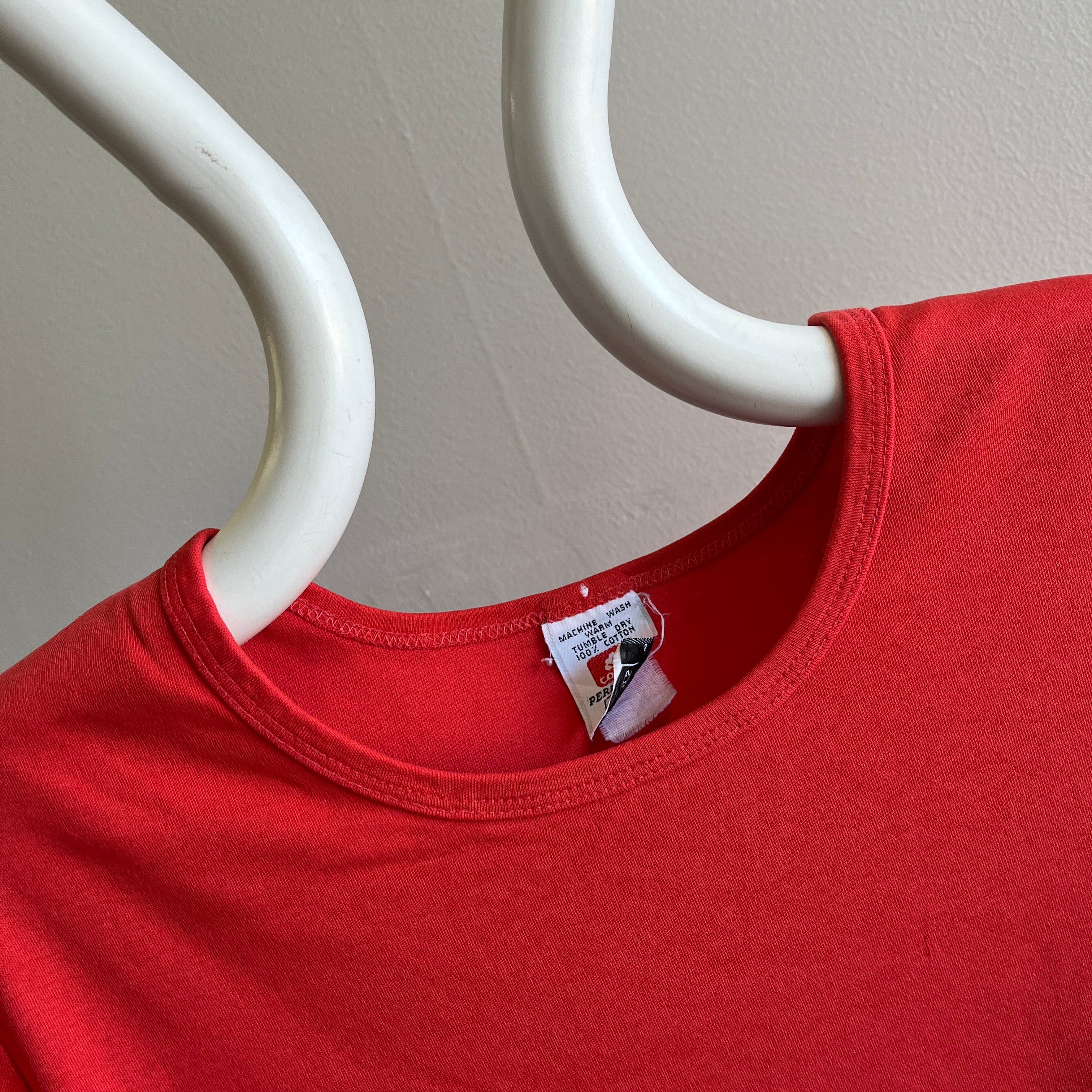 T-shirt rouge coupe Sears des années 1960 en coton pour femmes