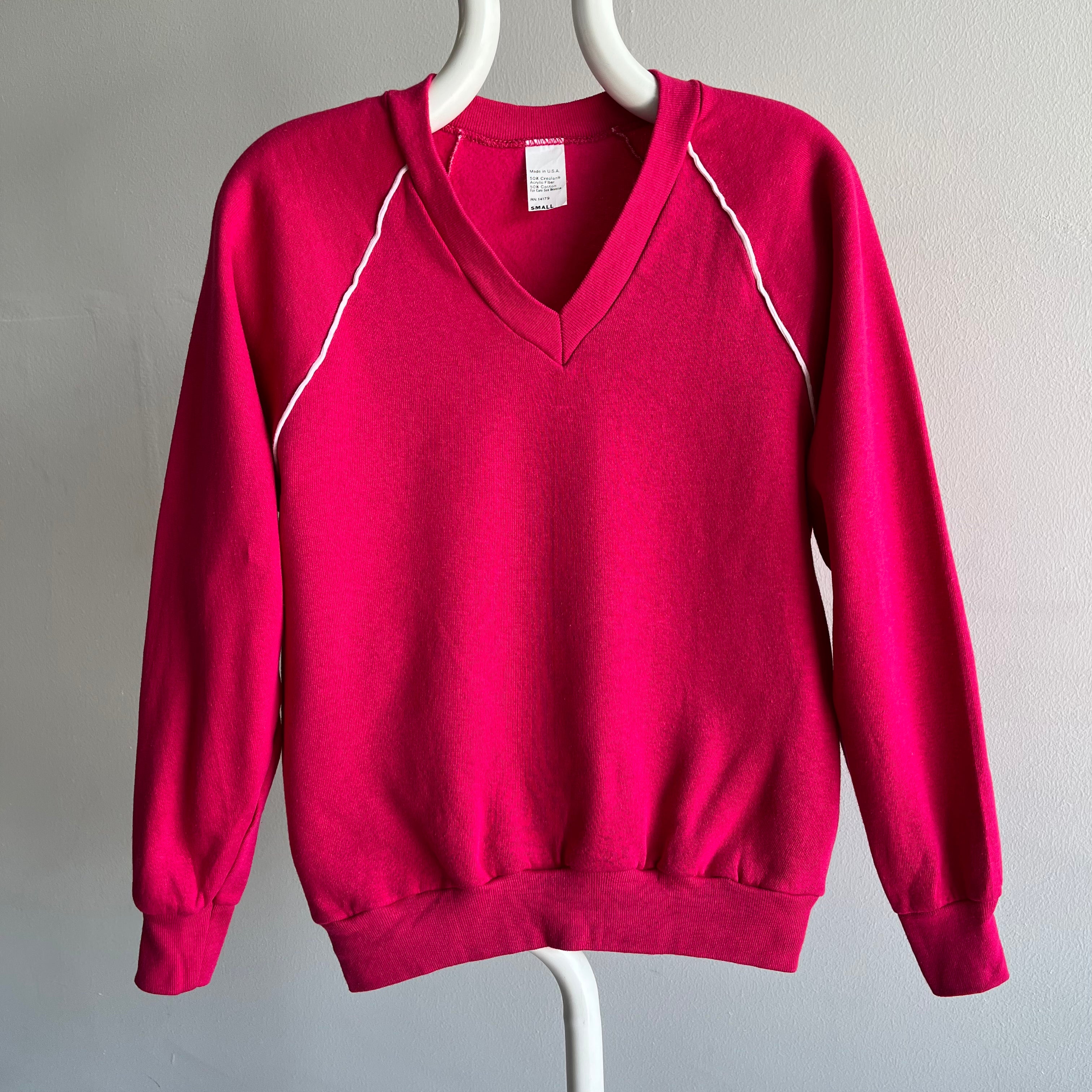 1980s Never Worn (Sauf this Pic) Hot Pink V-Neck Small Sweatshirt