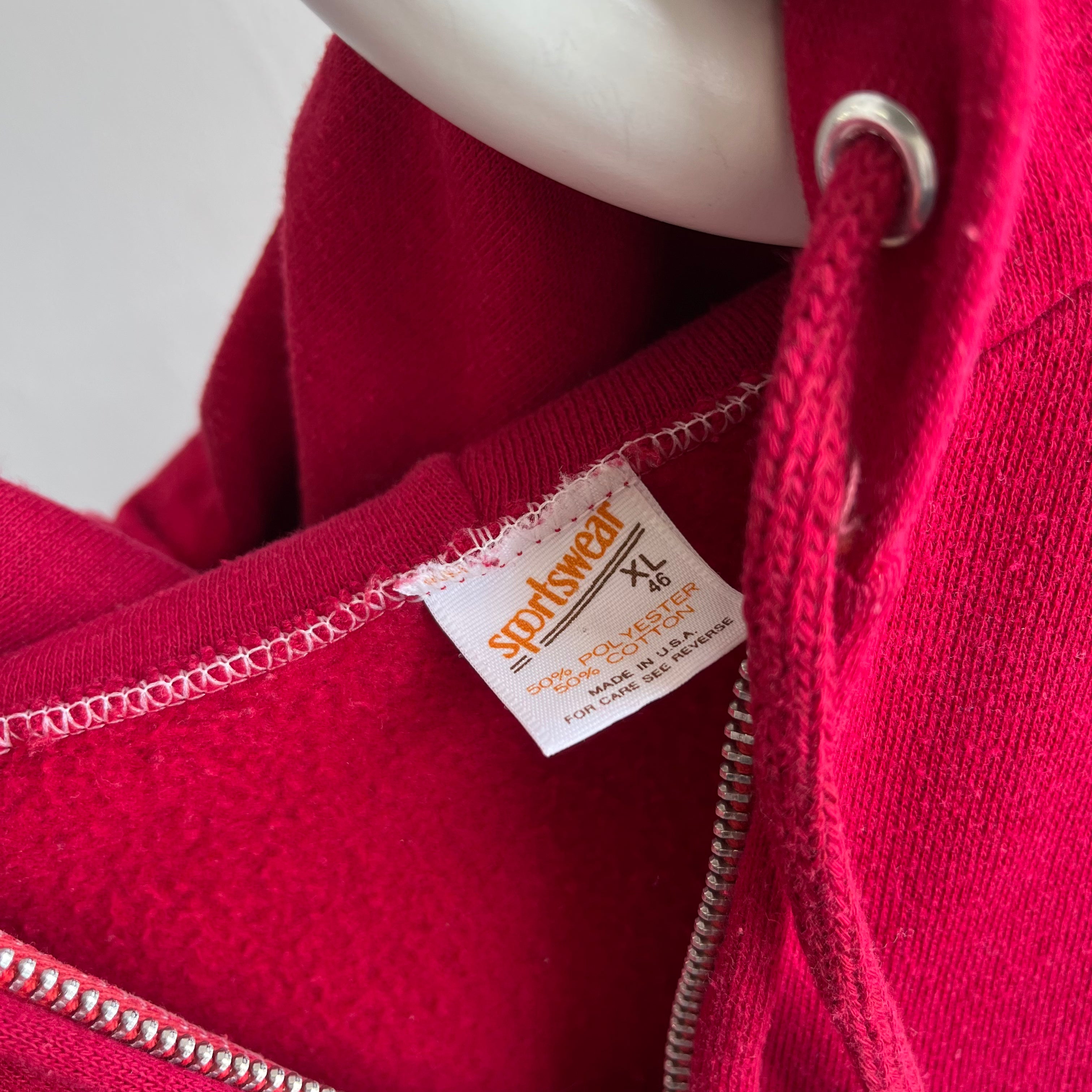 Sweat à capuche zippé rouge/magenta des années 1970 par Sportswear
