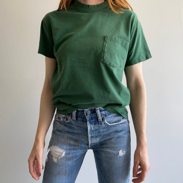 T-shirt de poche vert chasseur délavé des années 1990 par Hanes