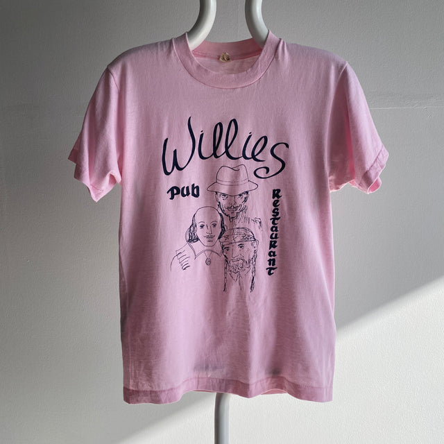 T-shirt graphique Willies Pub and Restaurant Screen Stars des années 1980 - WOW