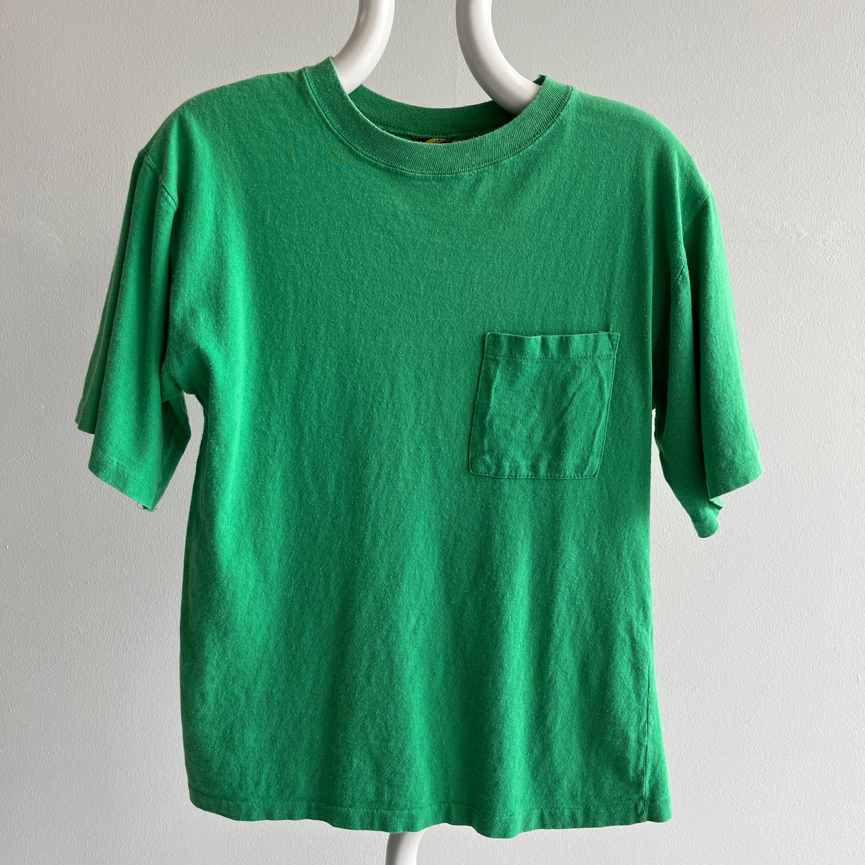 plain kelly green t shirt