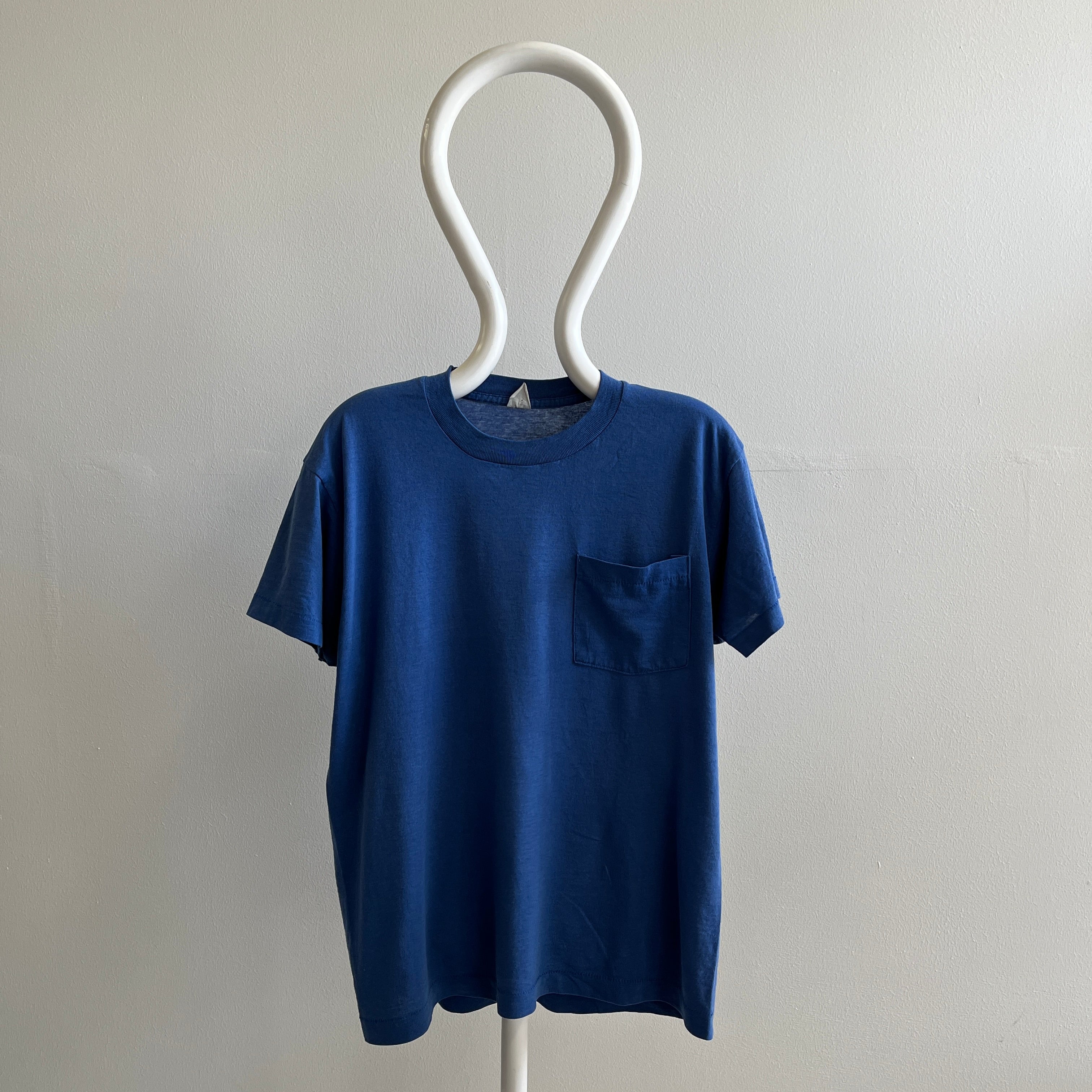 T-shirt à poche bleu vierge des années 1980 50/50 - So SOFT