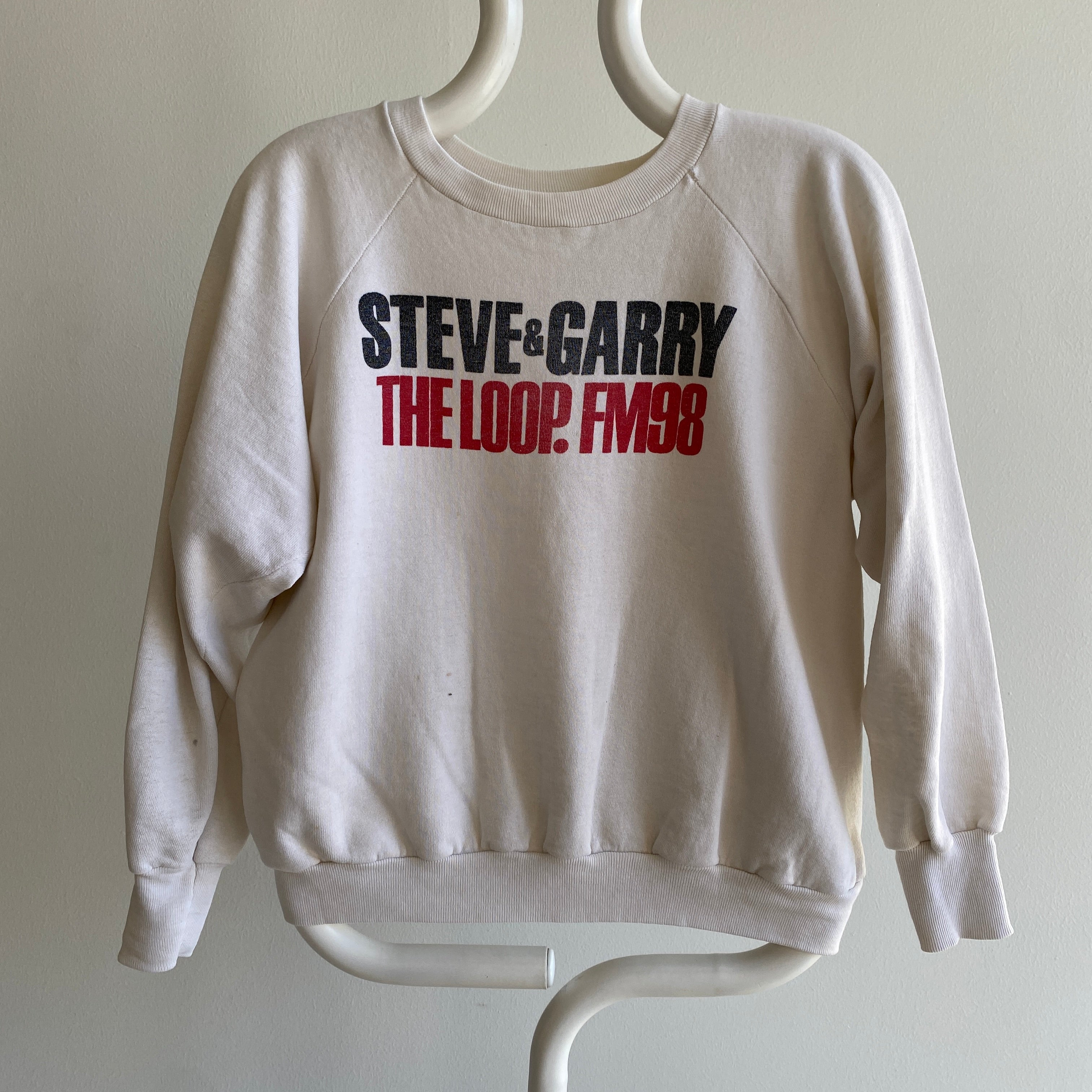 Années 1980 Steve & Garry The Loop FM98 - Sweat-shirt Chicago Radio par Healthknit