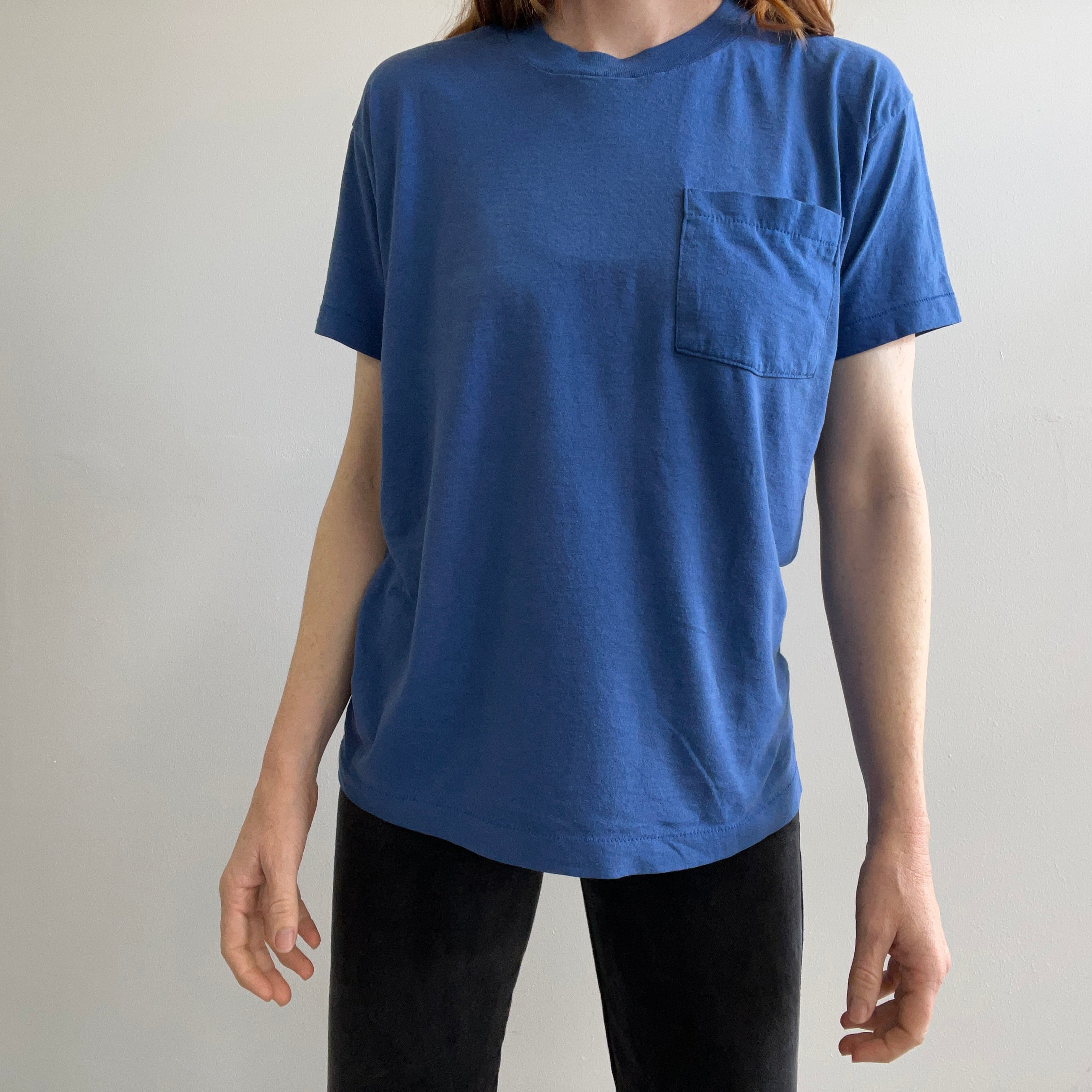T-shirt à poche bleu vierge des années 1980 50/50 - So SOFT