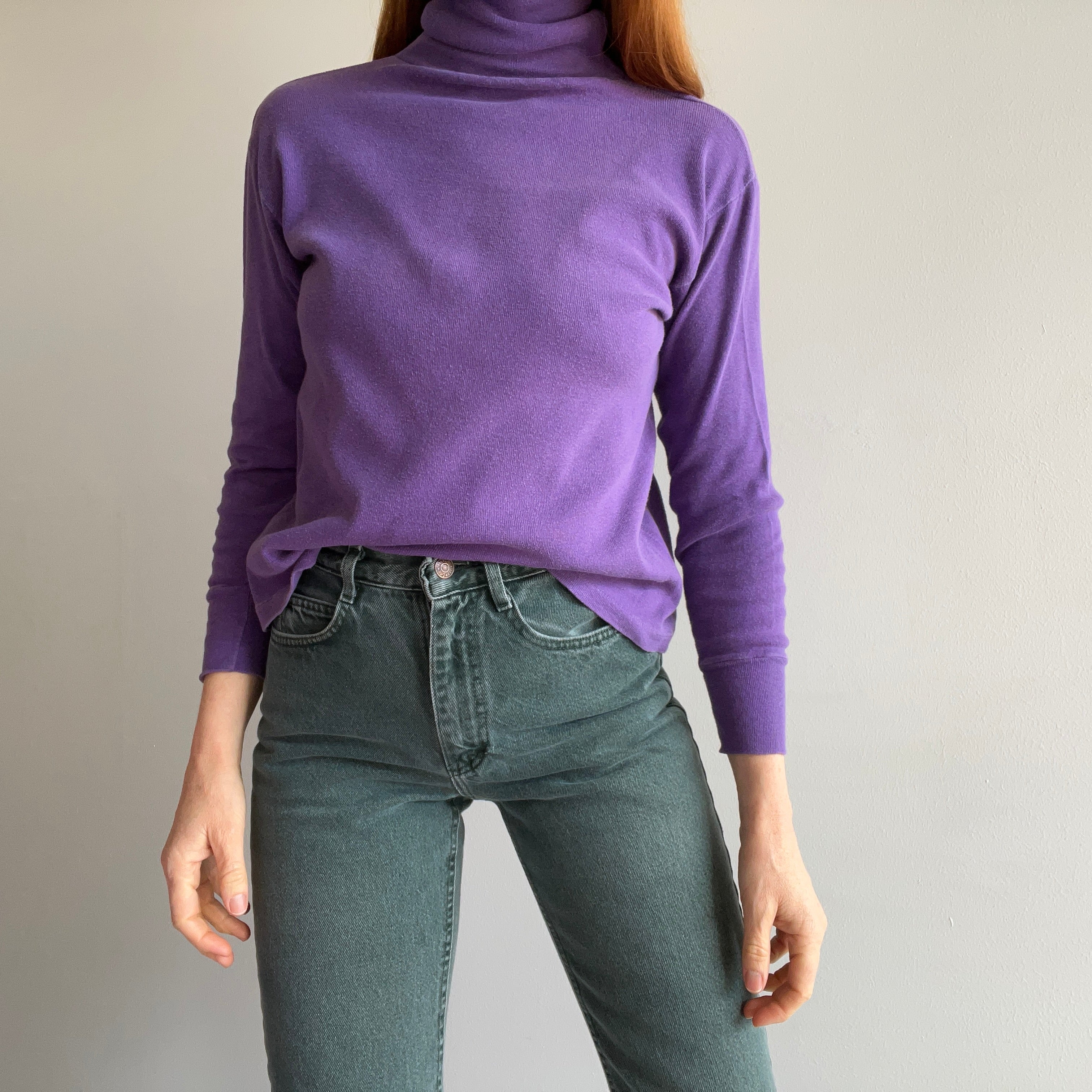 Col roulé en tricot de coton violet vierge des années 1970