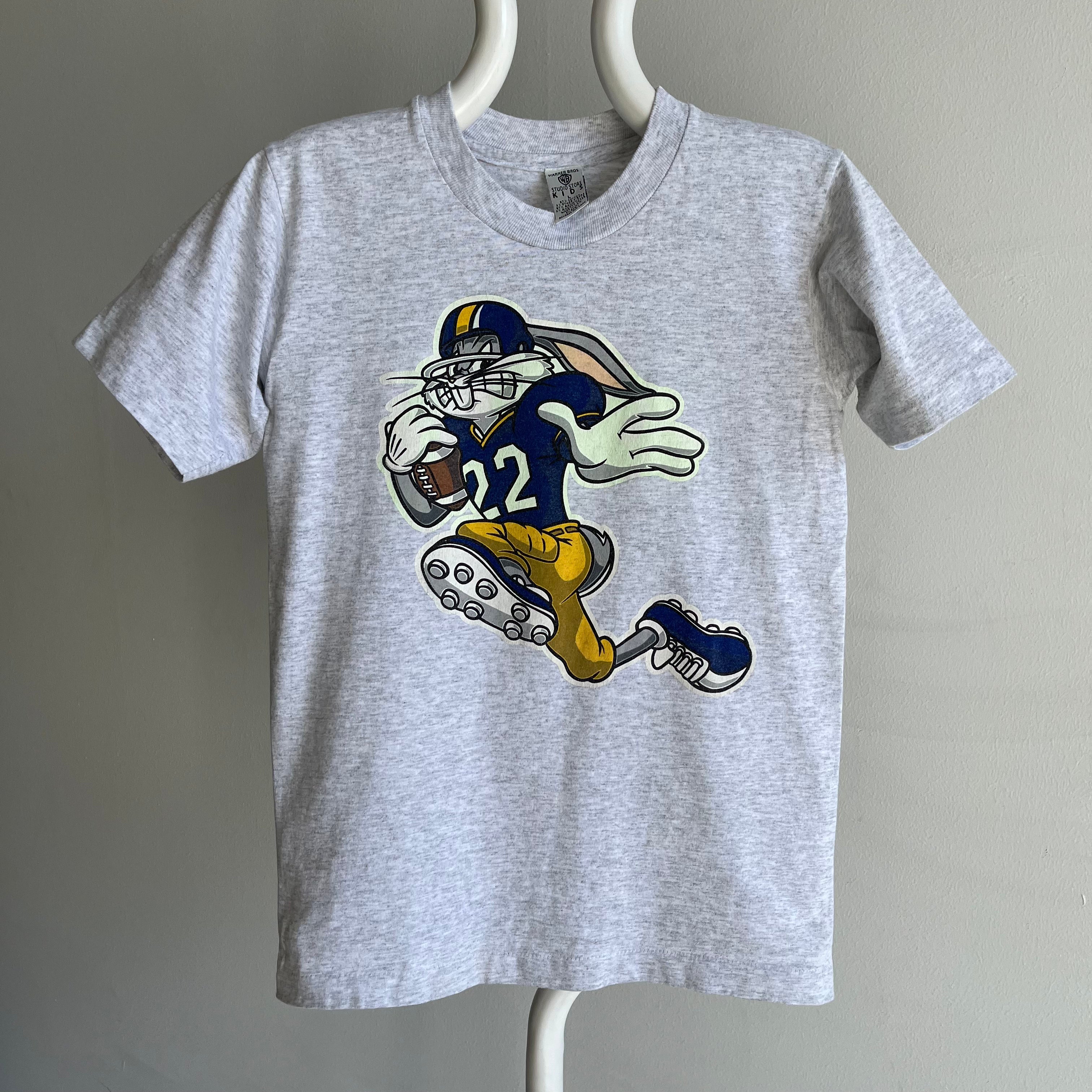 T-shirt Bugs Bunny jouant au football des années 1990