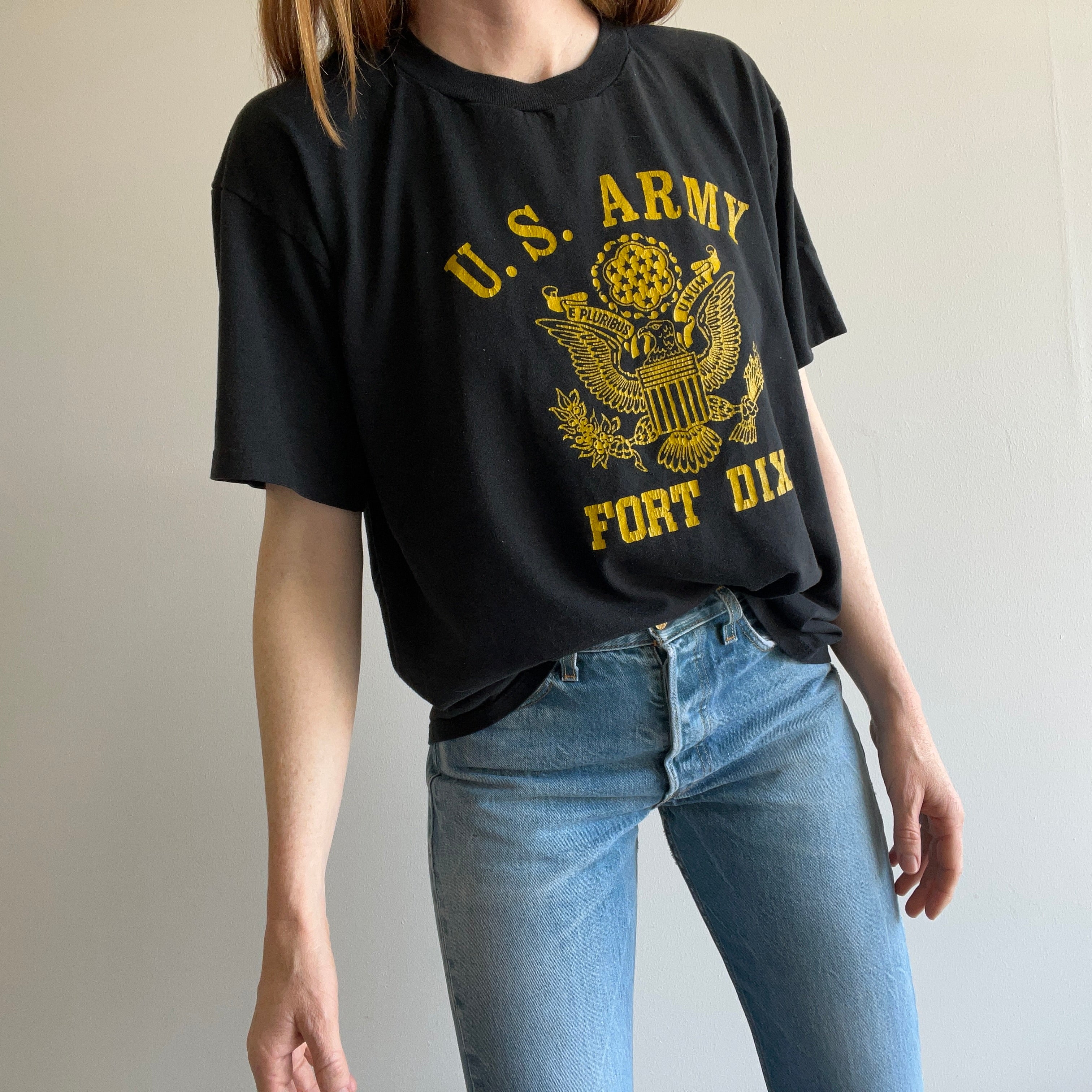 T-shirt de l'armée Fort Dix des années 1980 par Jerzees