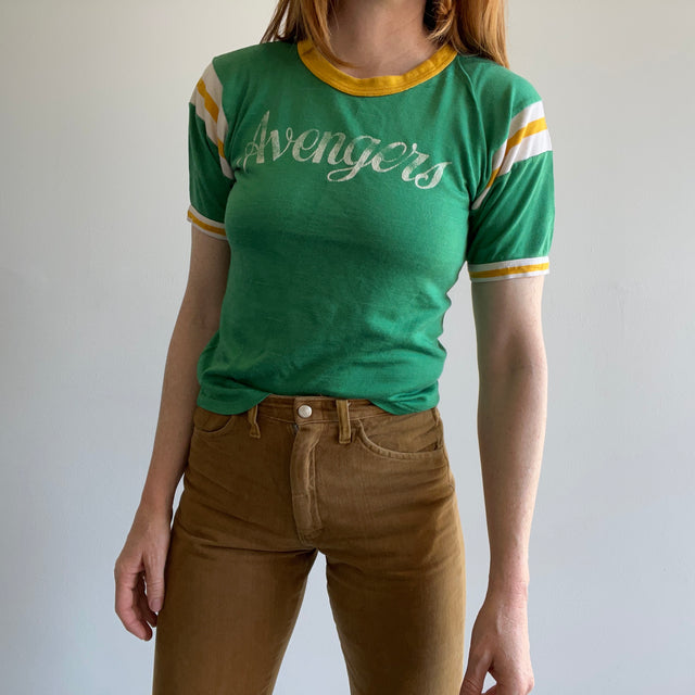 T-shirt de sport en nylon Avengers n ° 9 des années 1970 - WOW