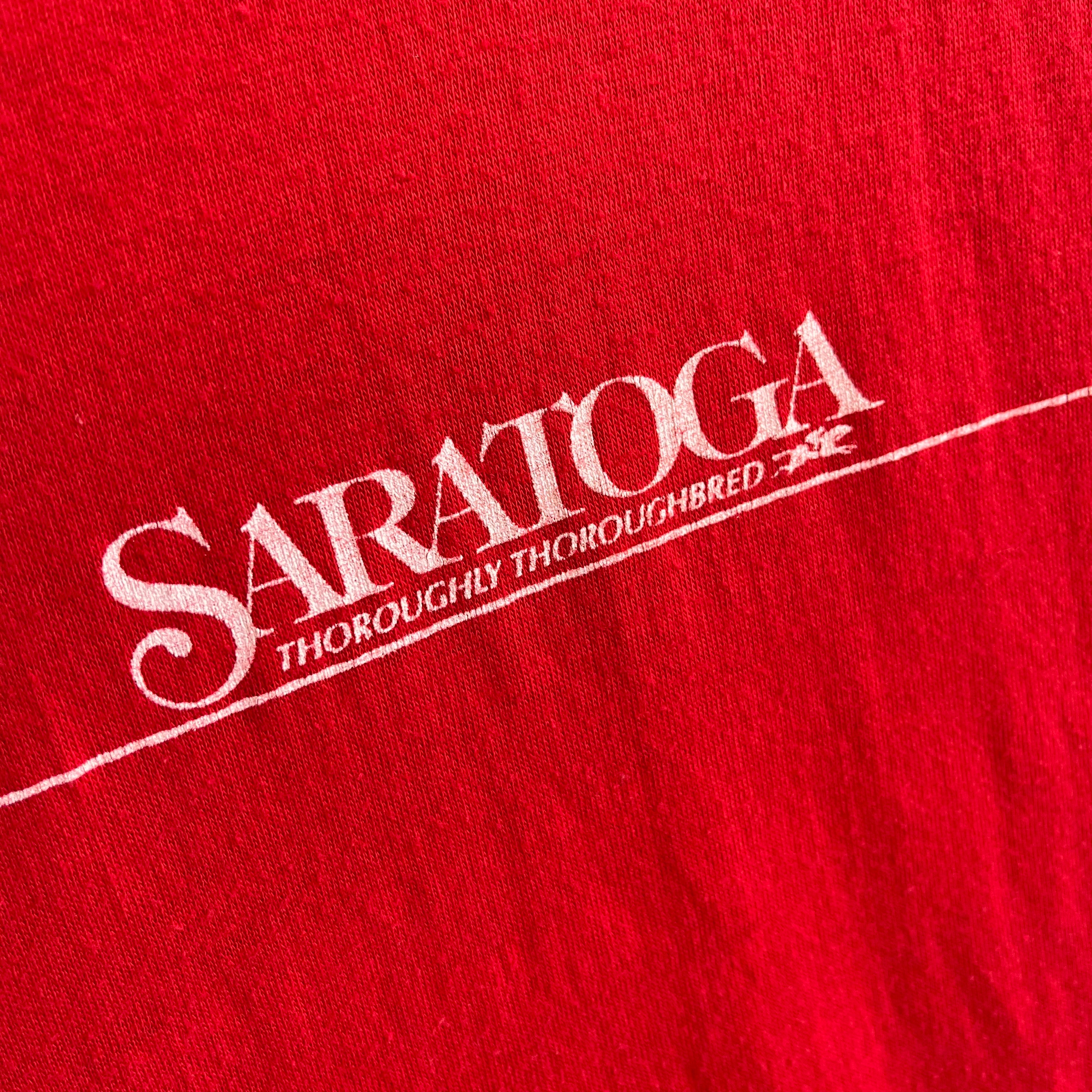 T-shirt avant et arrière Saratoga des années 1980 « Thoroughly Thoroughbred »