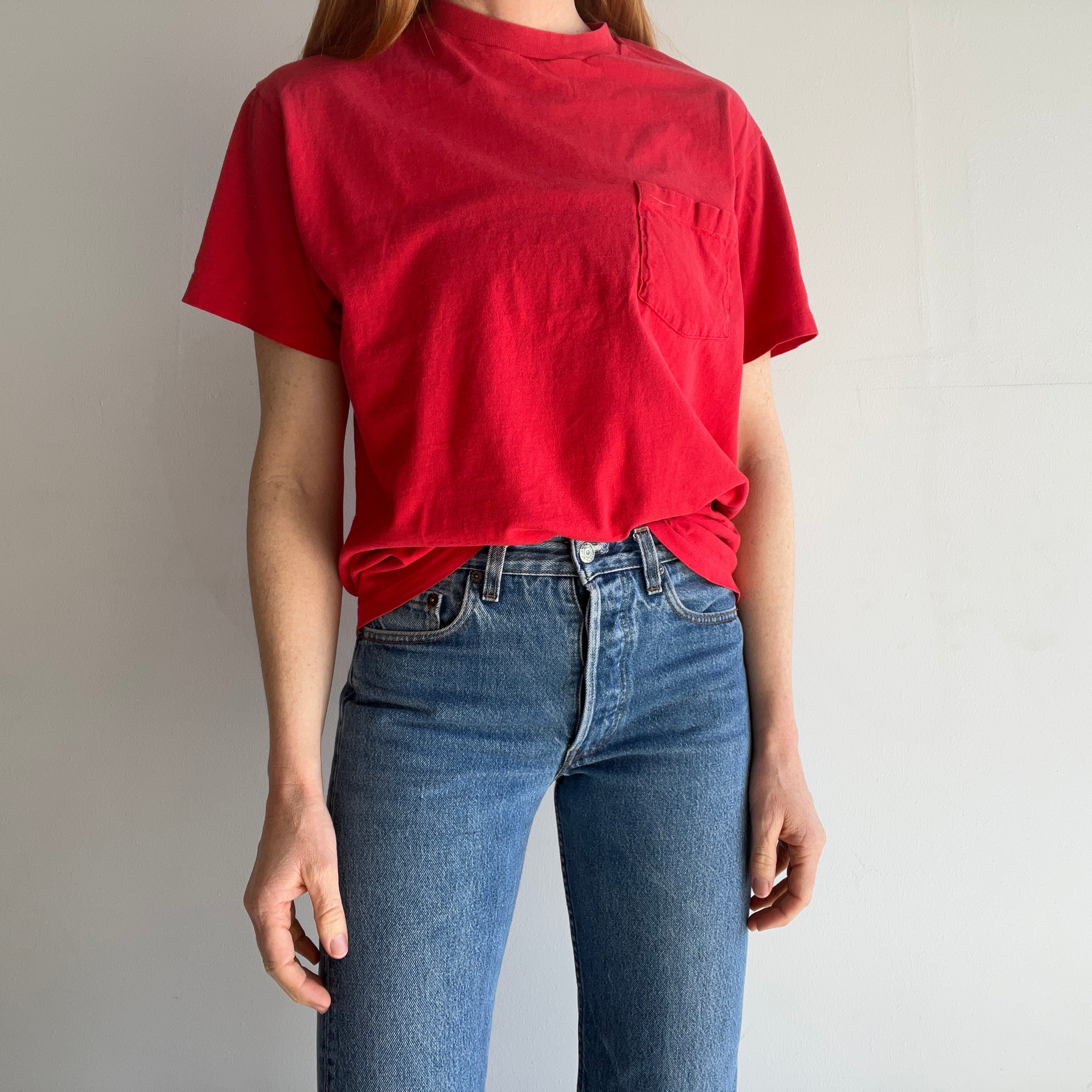 T-shirt à poche rouge en coton des années 1980 - Coupe parfaite (IMO)