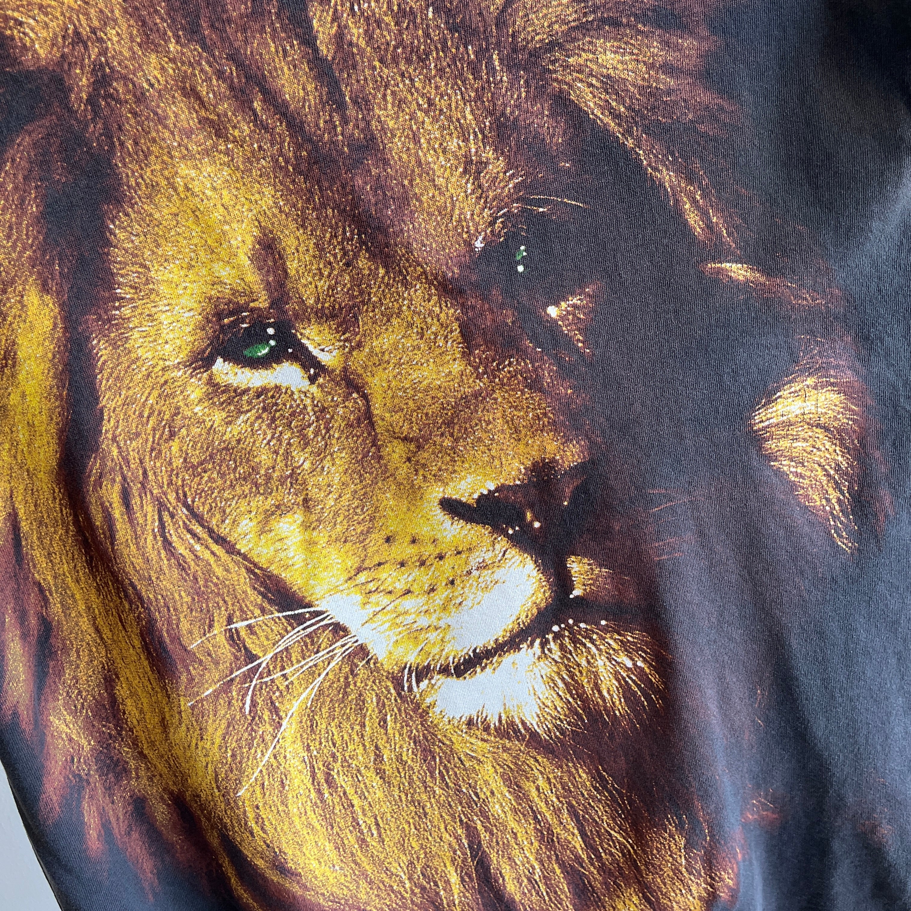 T-shirt délavé et usé à tête de lion géant de la Fédération de la vie sauvage des années 1990