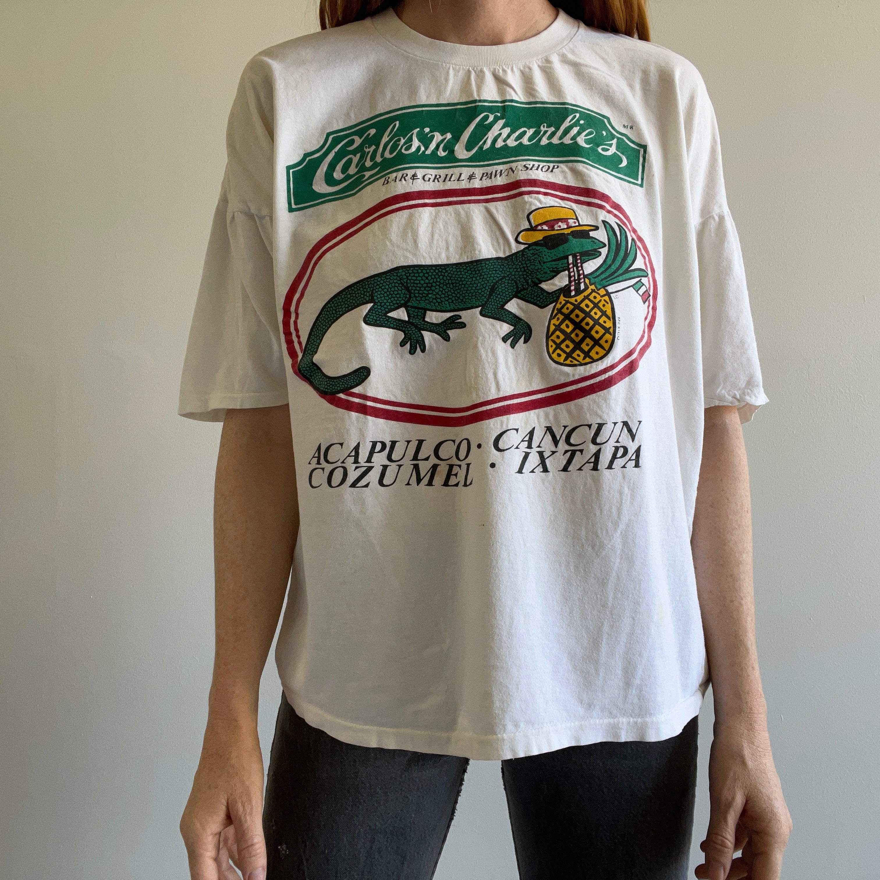 T-shirt touristique mexicain EPIC Carlos'n Charlie's Bar & Grill & Pawn Shop des années 1990