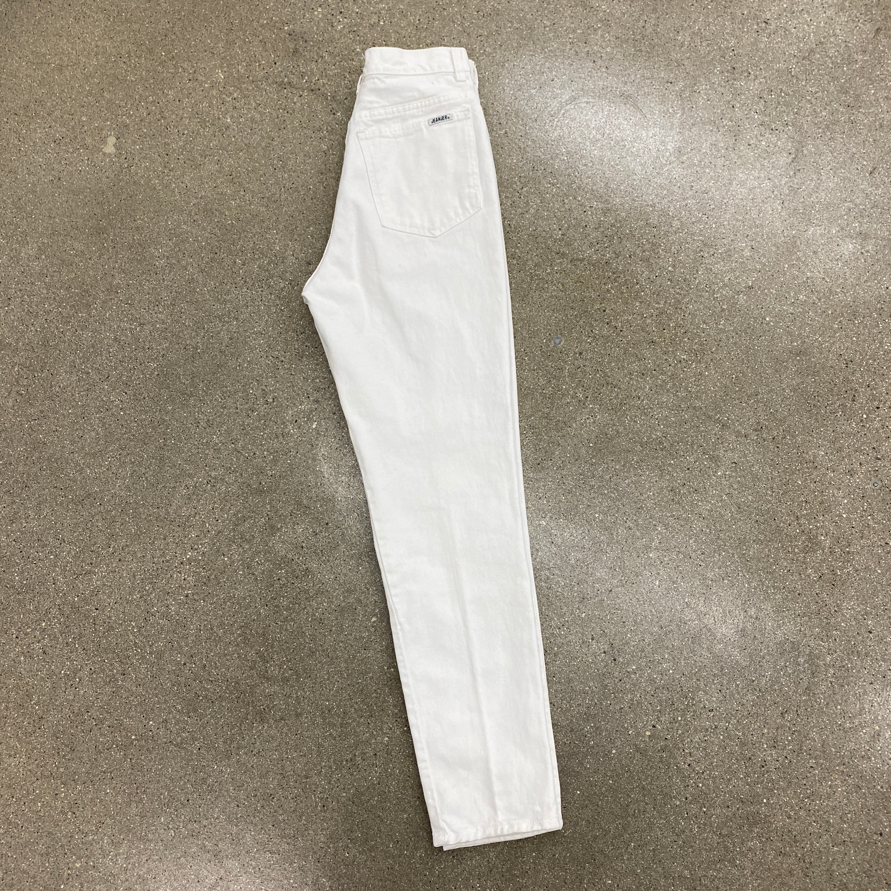 1980s Jordache White High Waisted Tapered Leg Jean - CES !!