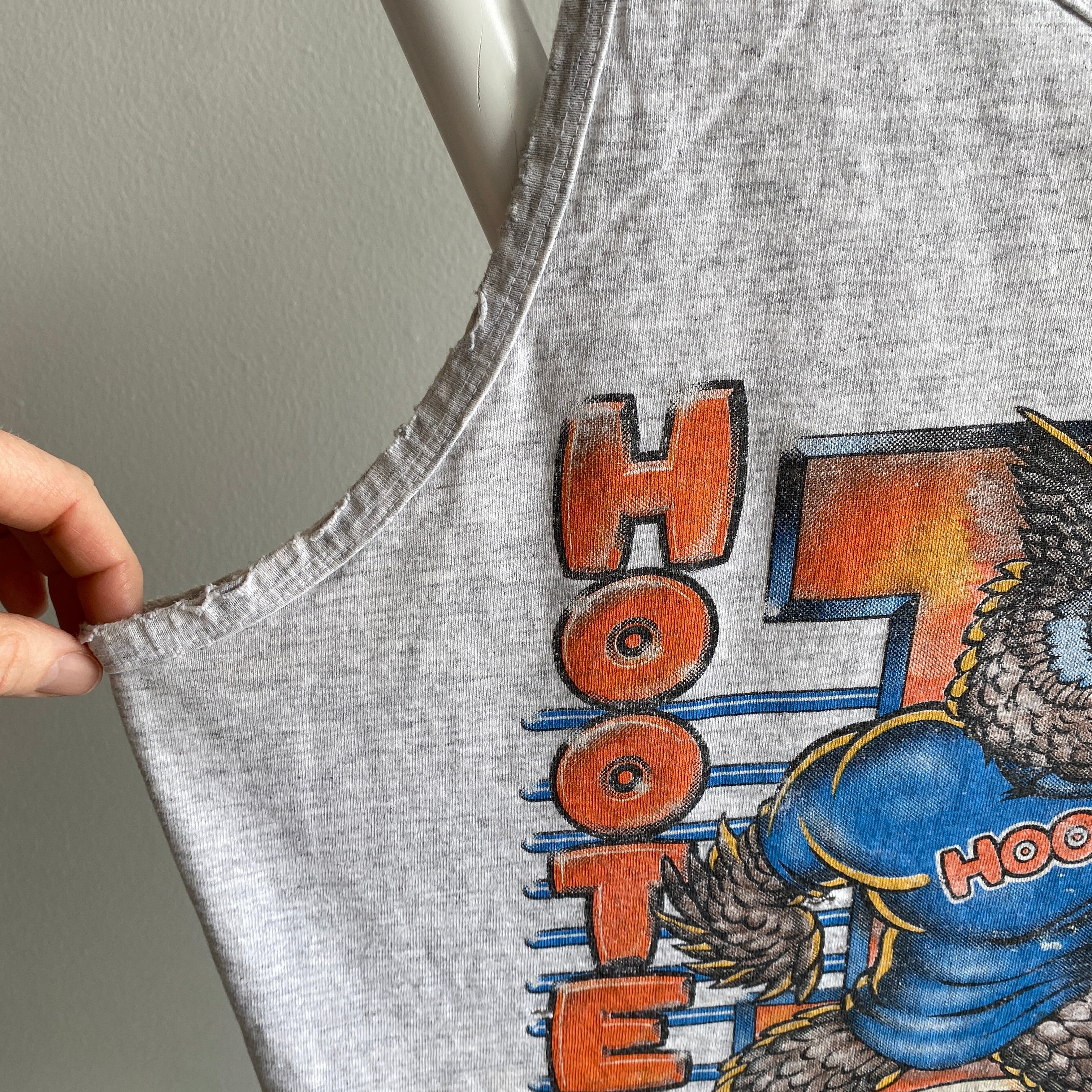 1980s/90s Hooters Perfectly (Very) Beat Up Tank Top