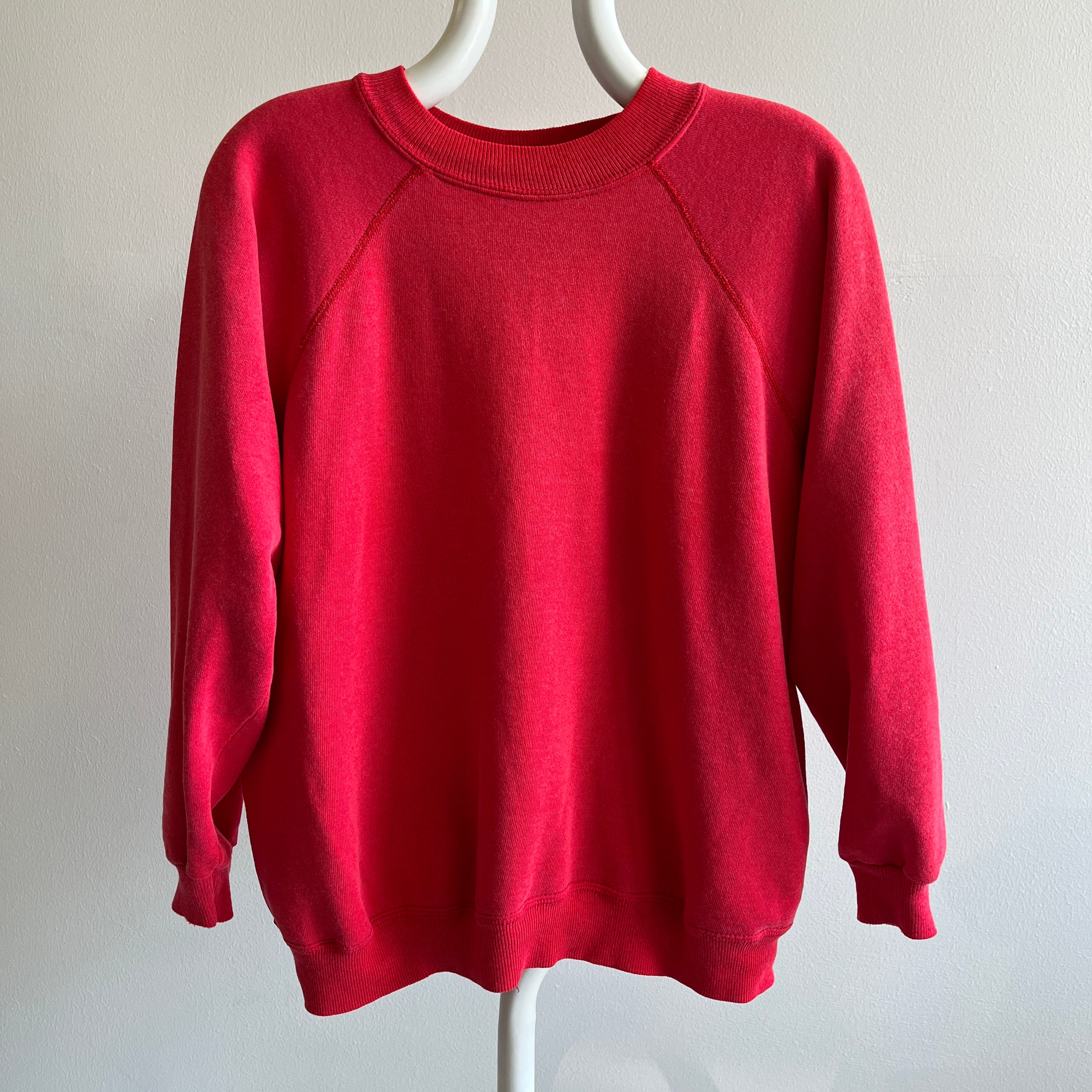 1990s Sun Faded Blank Red Raglan par Hanes Her Way