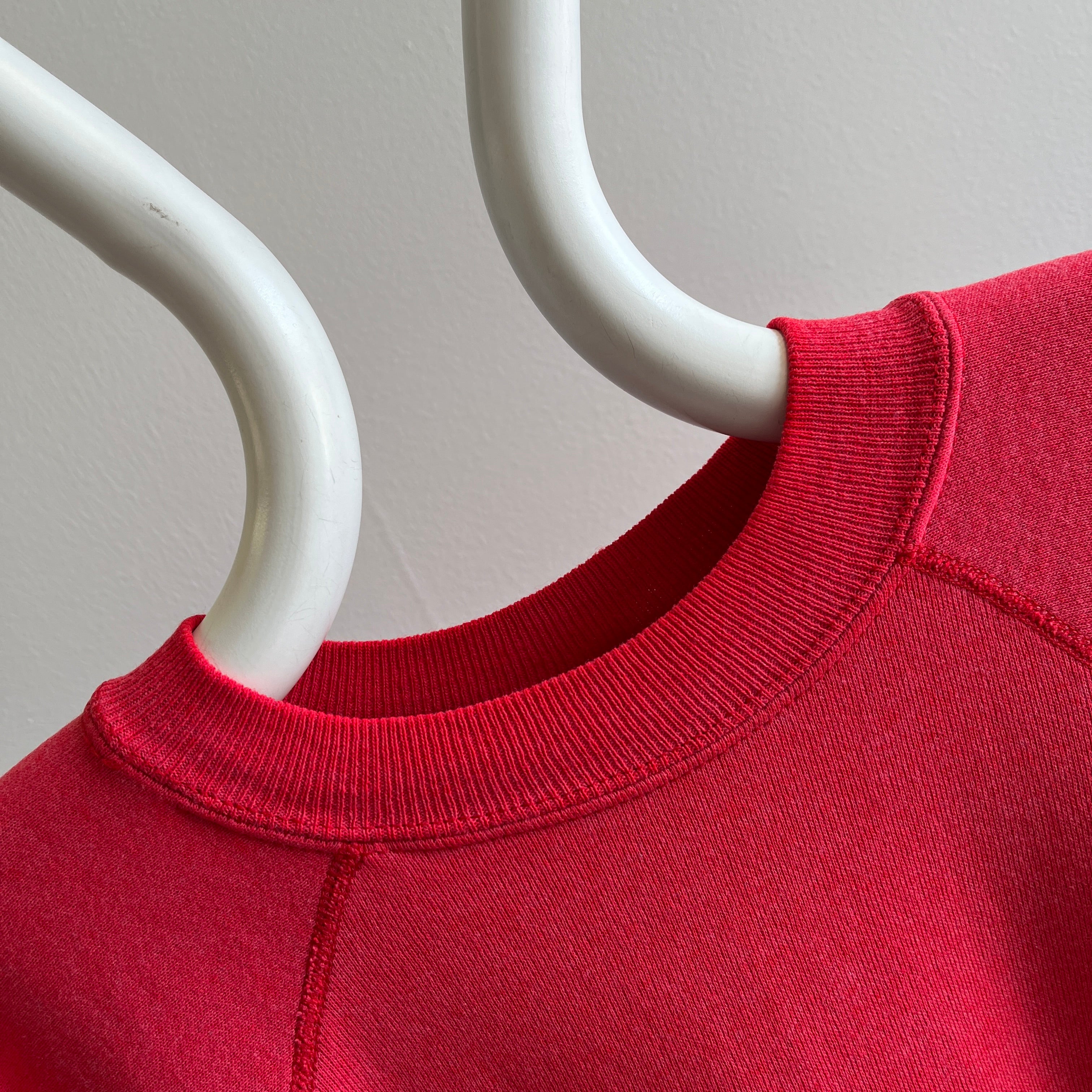 1990s Sun Faded Blank Red Raglan par Hanes Her Way