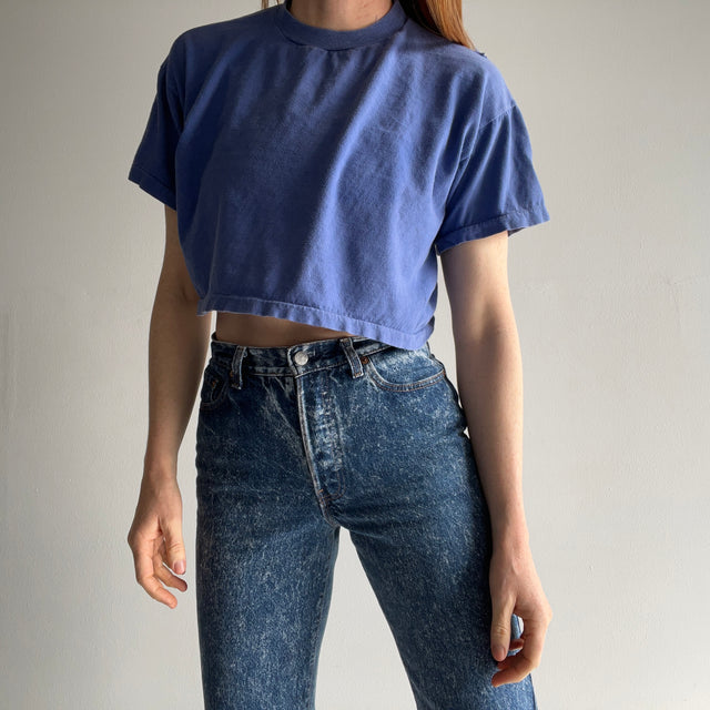 T-shirt court en tricot de coton bleu vierge des années 1980