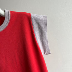 Échauffement de la chemise musculaire à blocs de couleurs des années 1980