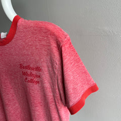 T-shirt à anneau aminci en lambeaux du Bartlesville Wesleyan College des années 1970