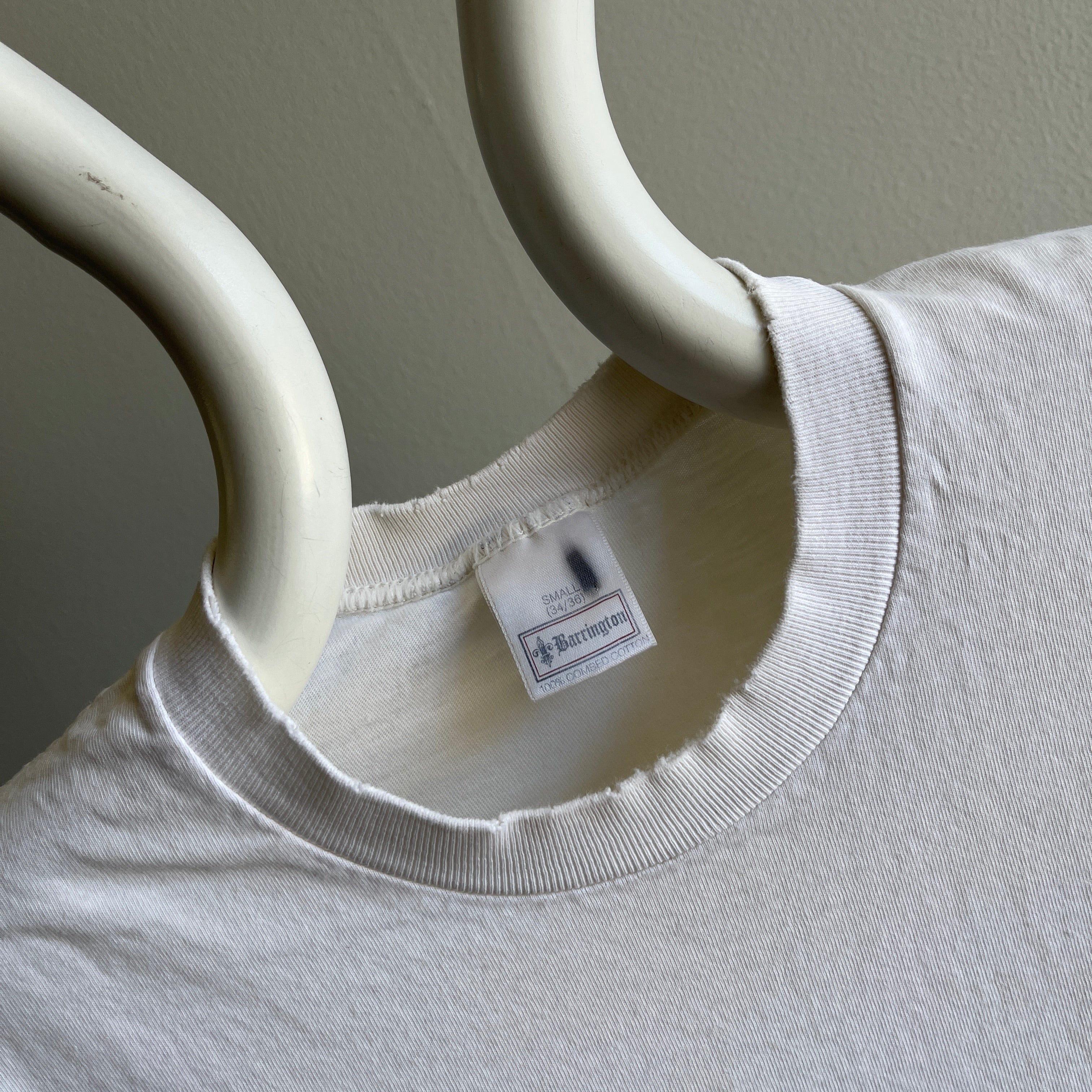 1990s Blank White T-Shirt with Fitted Sleeves - So Soft