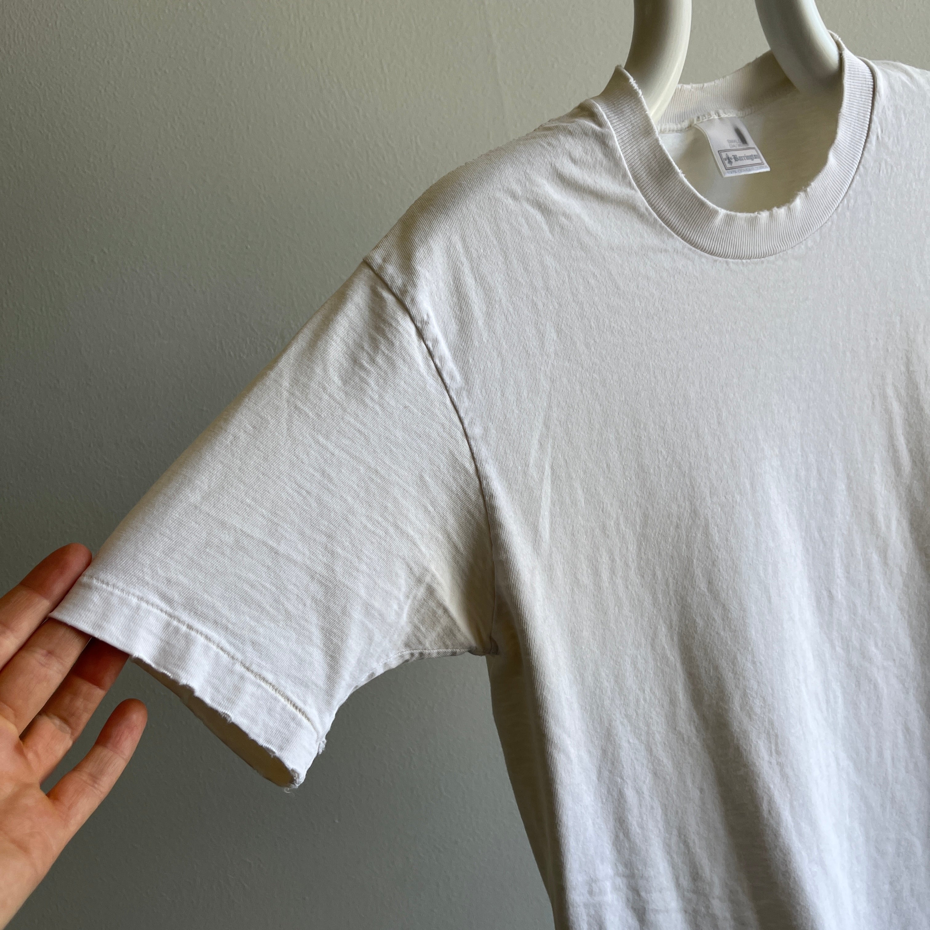 T-shirt blanc vierge des années 1990 avec manches ajustées - si doux