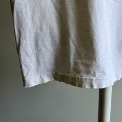 1990s Blank White T-Shirt with Fitted Sleeves - So Soft