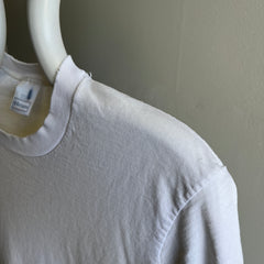 1990s Blank White T-Shirt with Fitted Sleeves - So Soft