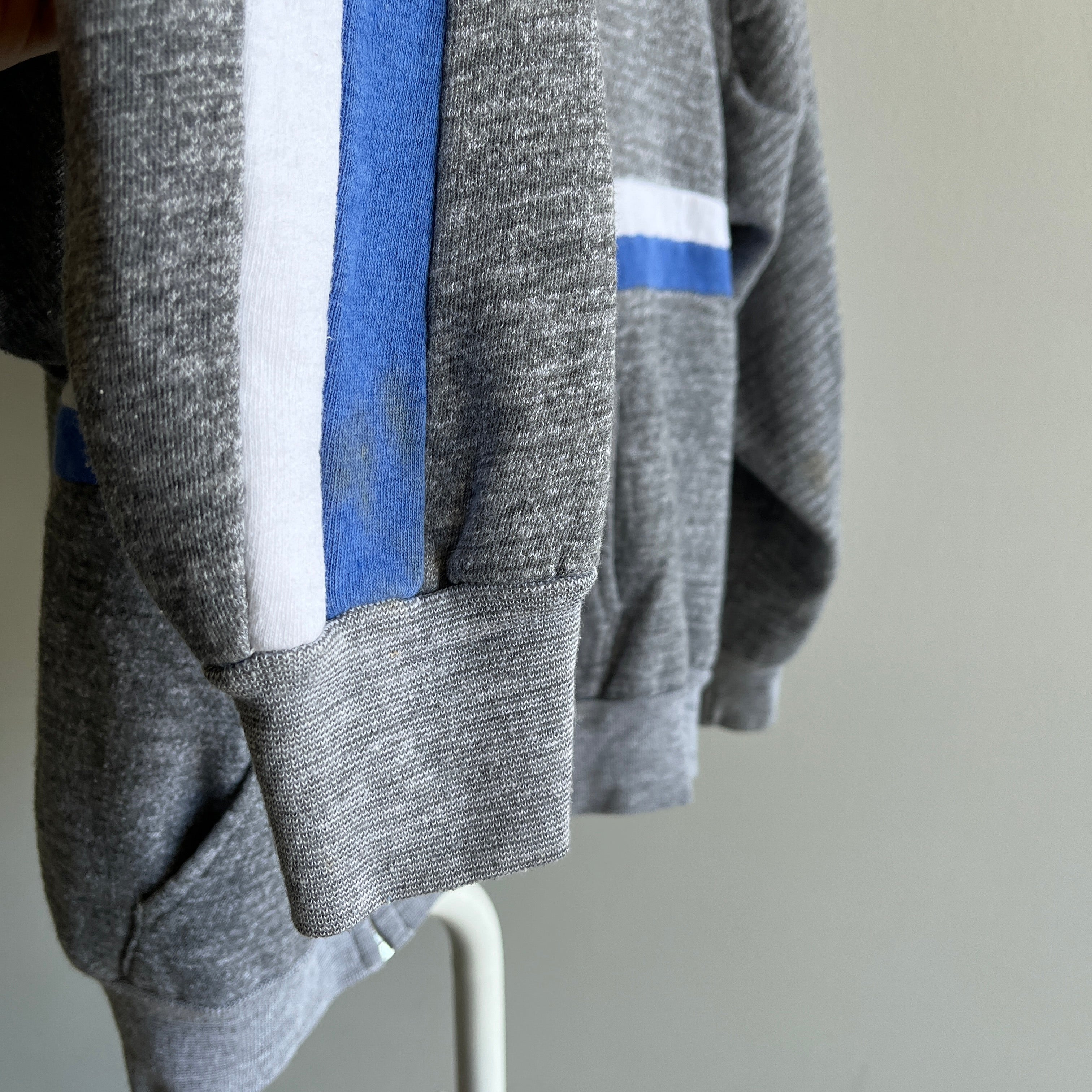 Sweat à capuche zippé à rayures bicolores des années 1980 par FOTL - Collection personnelle