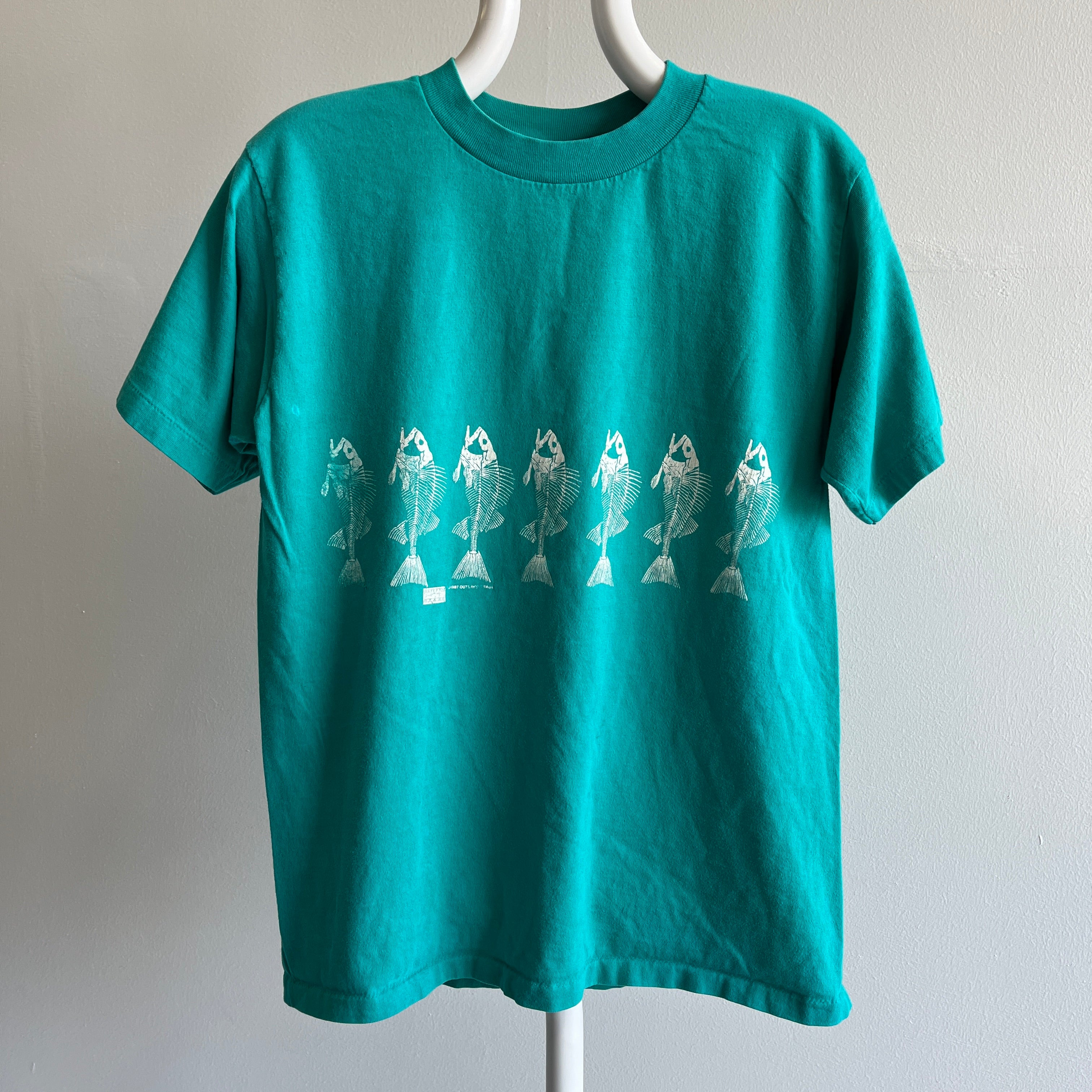 1987 Fish Bone Wrap Around T-shirt graphique