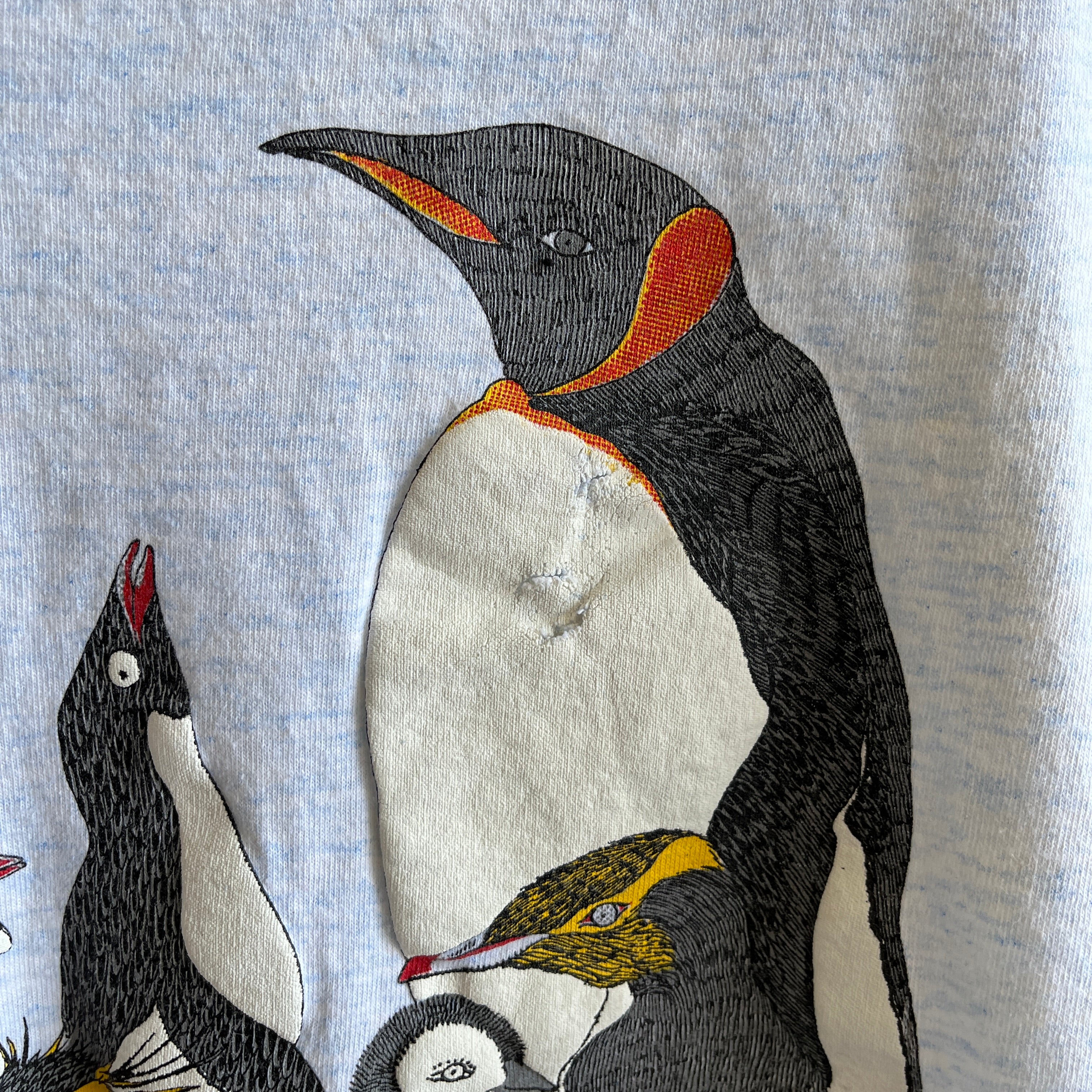 1980s Cal Cru Penguin T-shirt en coton robuste à l'avant et à l'arrière