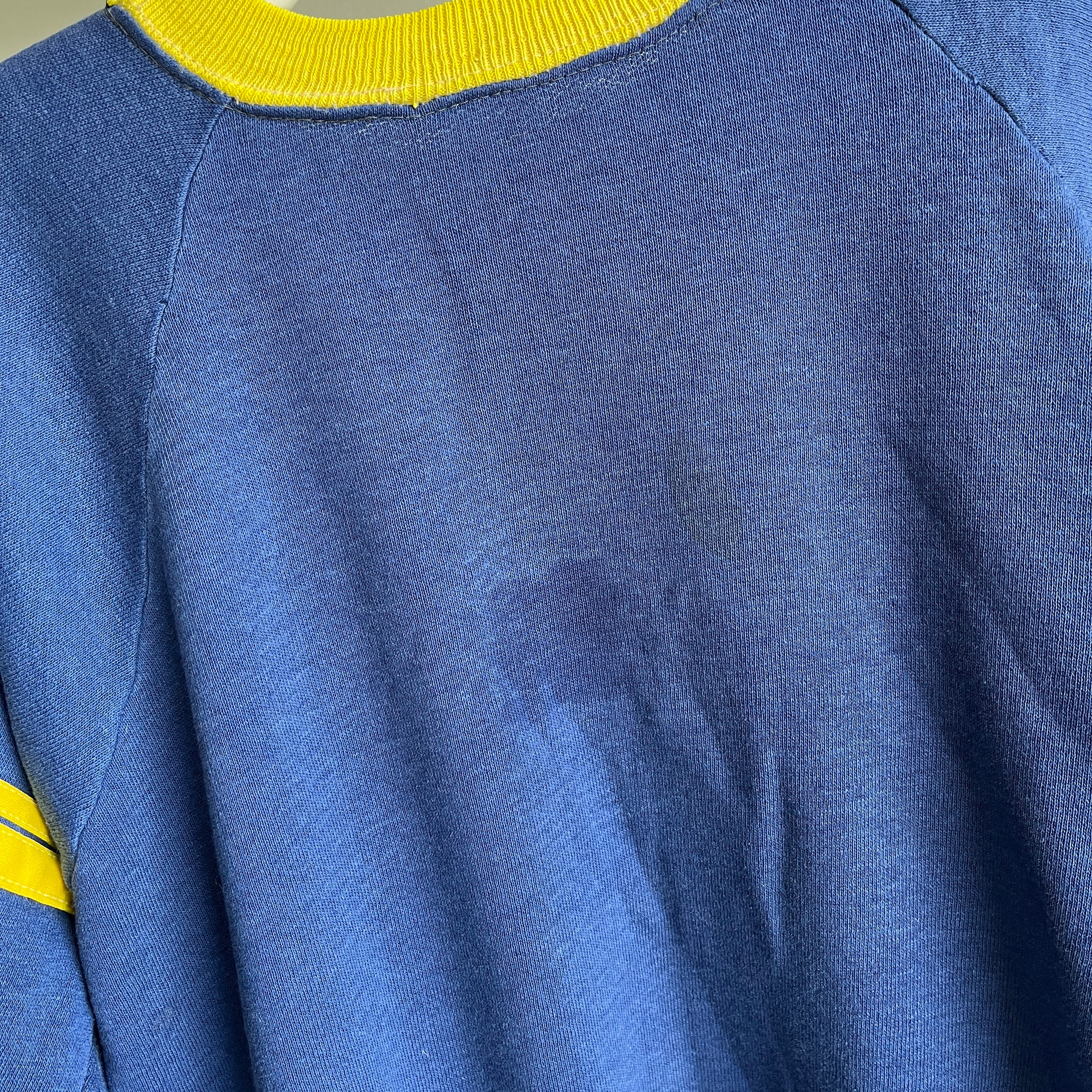 Sweat-shirt bleu marine et jaune super fin et réparé des années 1970 - Collection personnelle