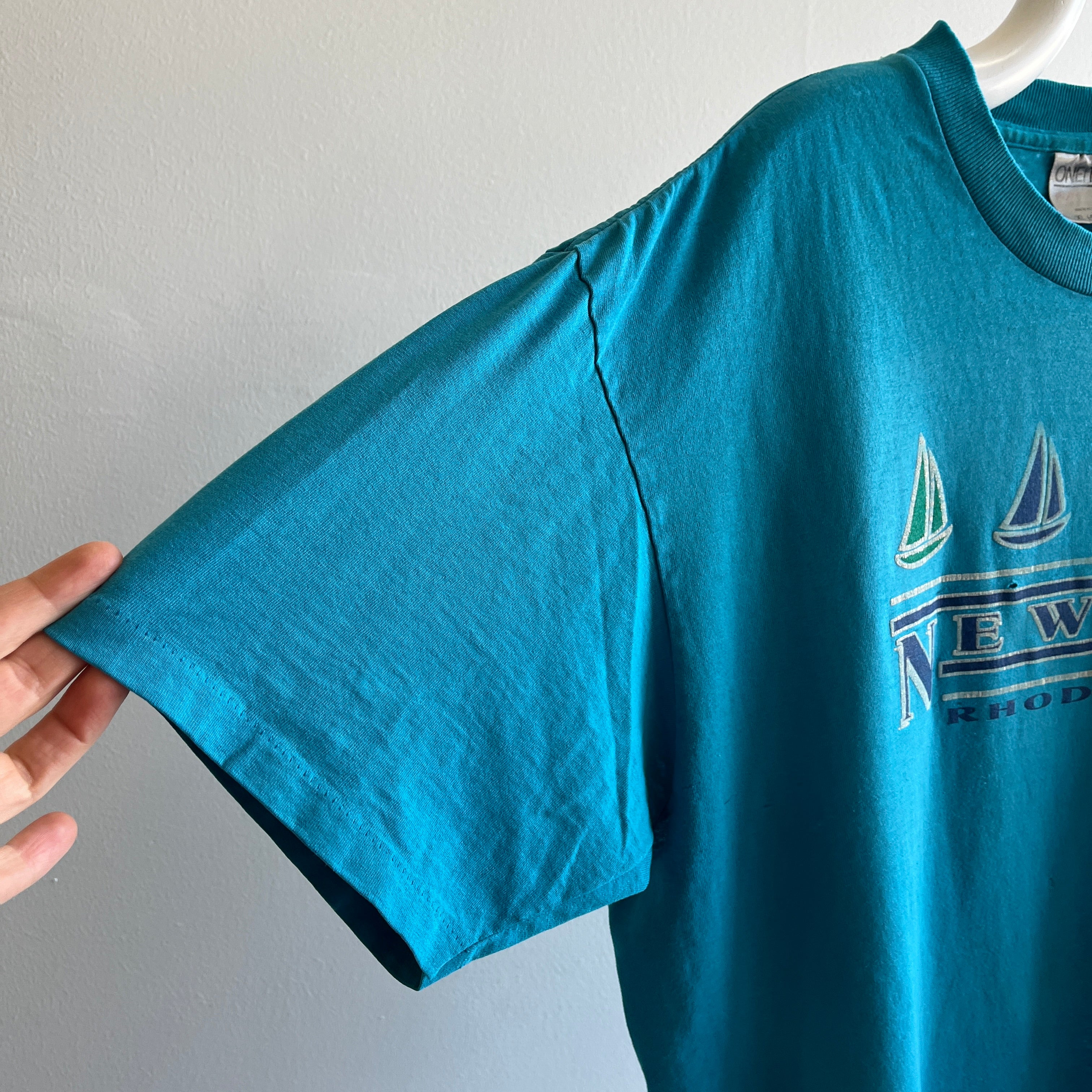 T-shirt surdimensionné New Port Rhode Island des années 1990 complètement battu