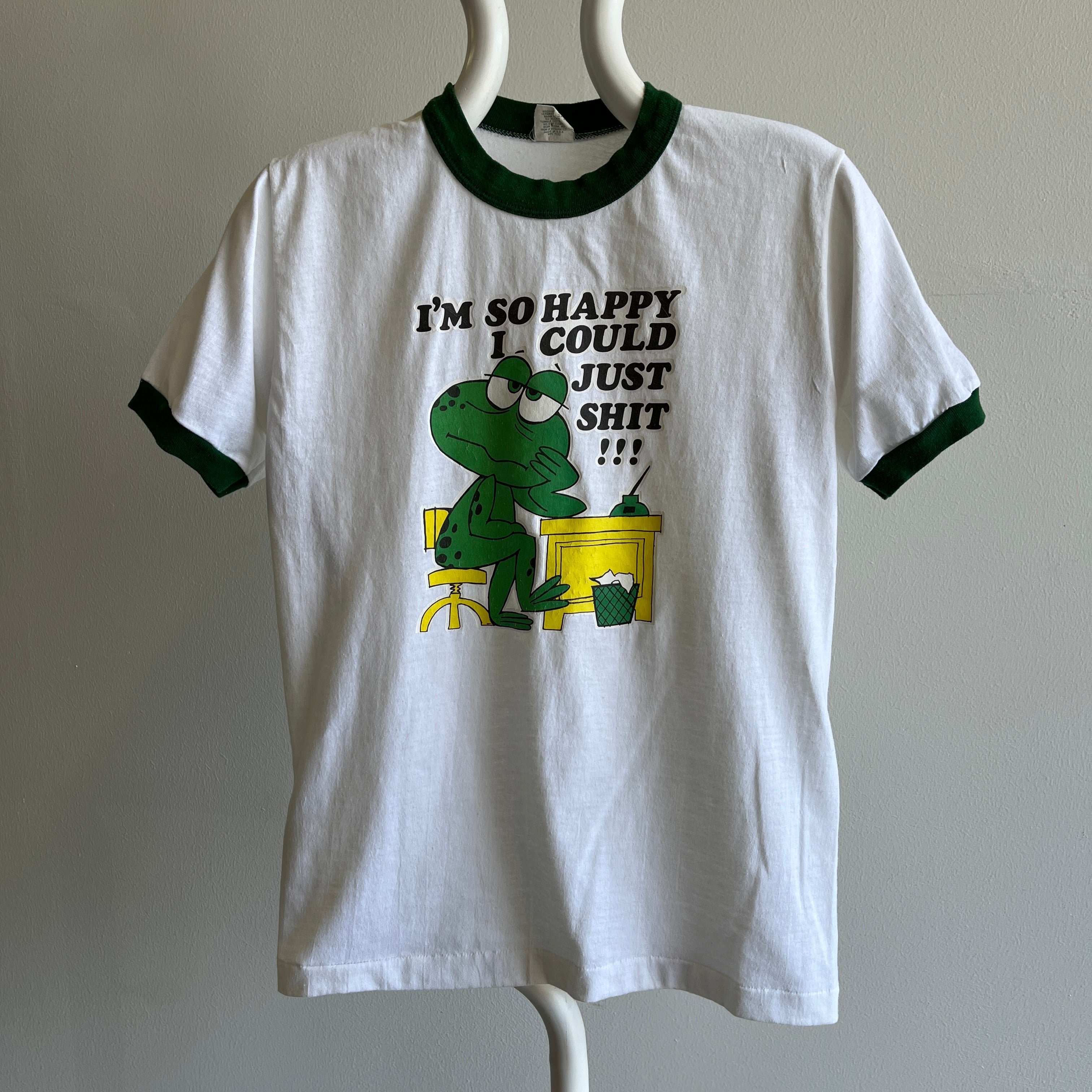 T-shirt des années 1970 je suis tellement heureux que je pourrais chier grenouille anneau