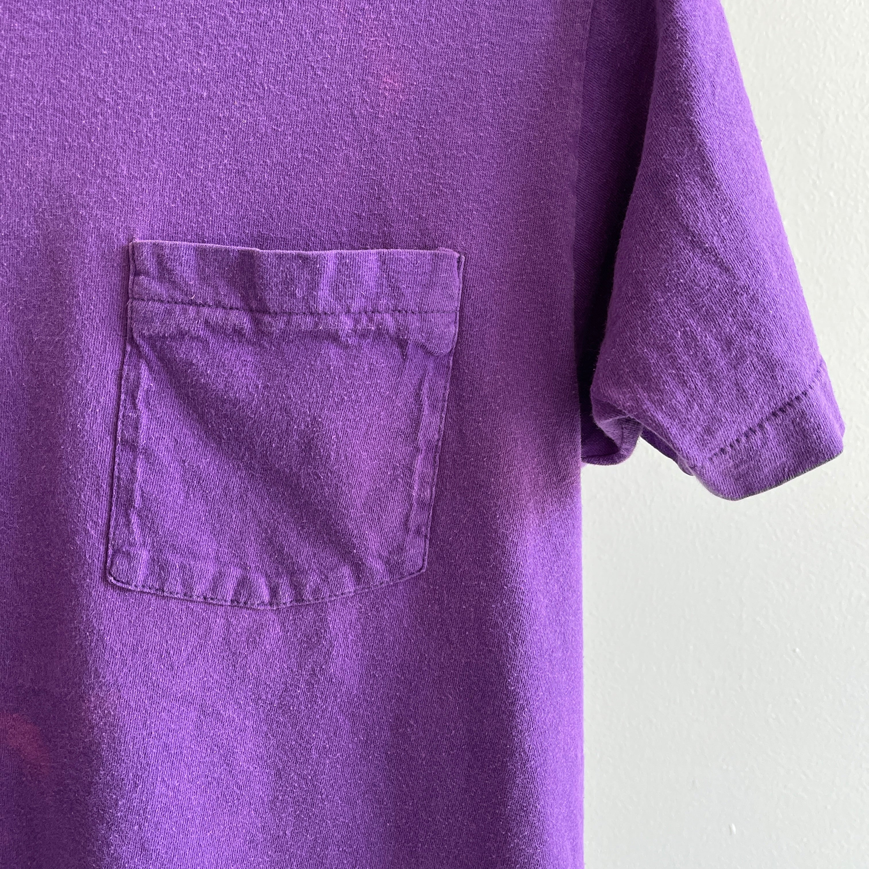 1980s Blank Bleach Faded T-shirt de poche violet par FOTL