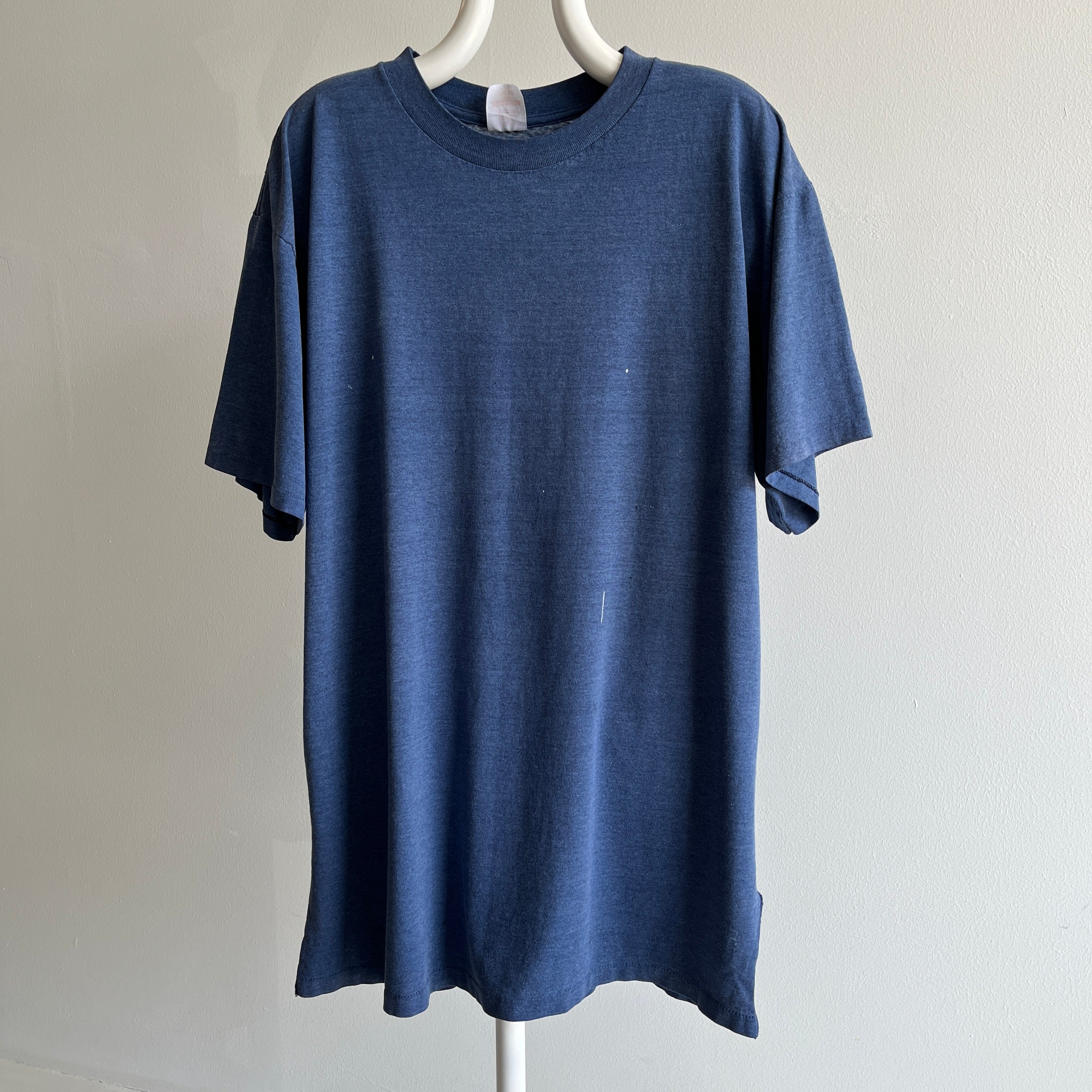 T-shirt extra long bleu marine teinté de peinture 1990/00s