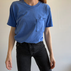 T-shirt à poche en coton bleu délavé des années 1980 par FOTL