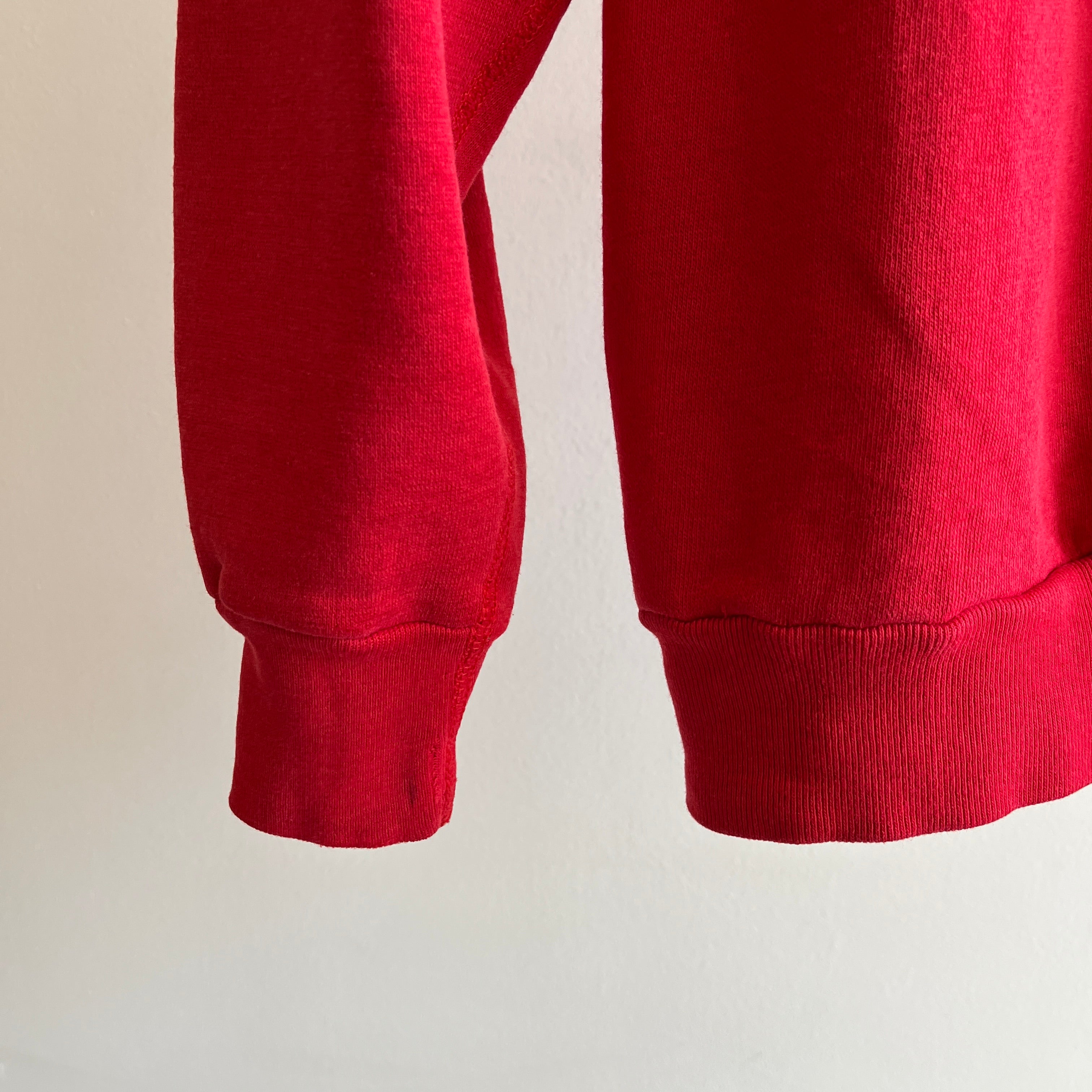1980s Buttery Soft Arm Gusset Blank Red Sweatshirt - Mieux que la moyenne !