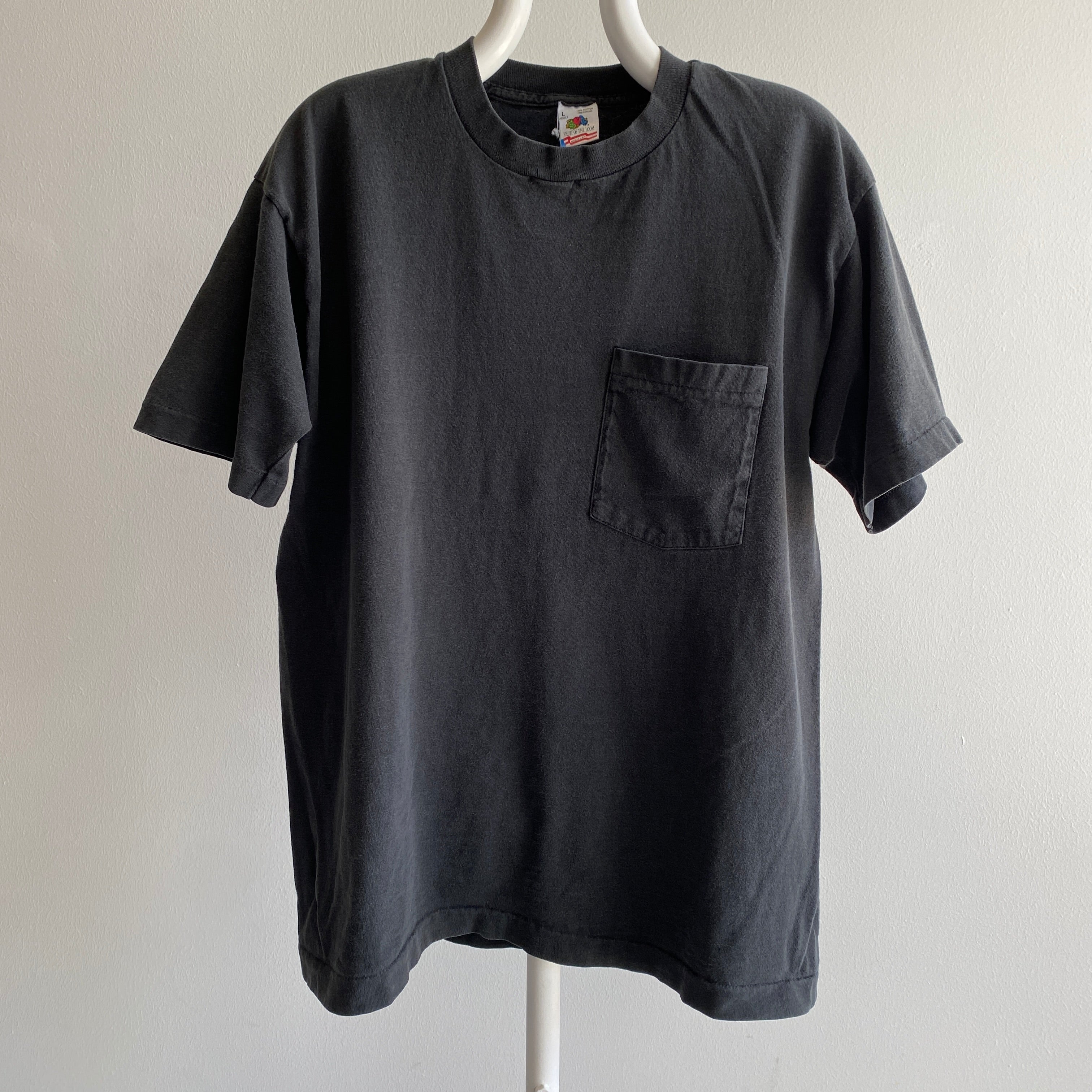 T-shirt de poche en coton FOTL noir blanc teinté de peinture et d'huile des années 1980
