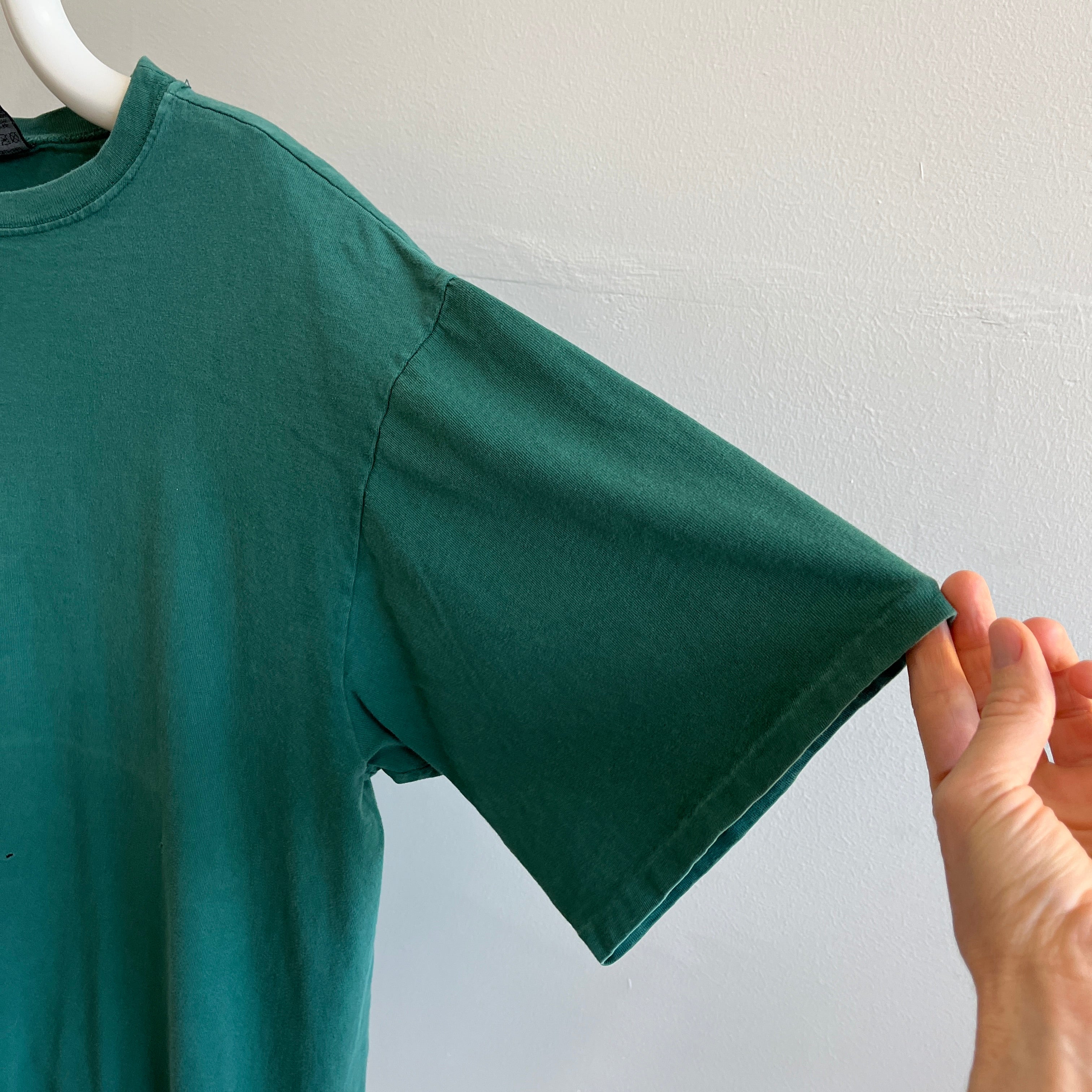 T-shirt en coton vert foncé à manches bouffantes délavées des années 1990