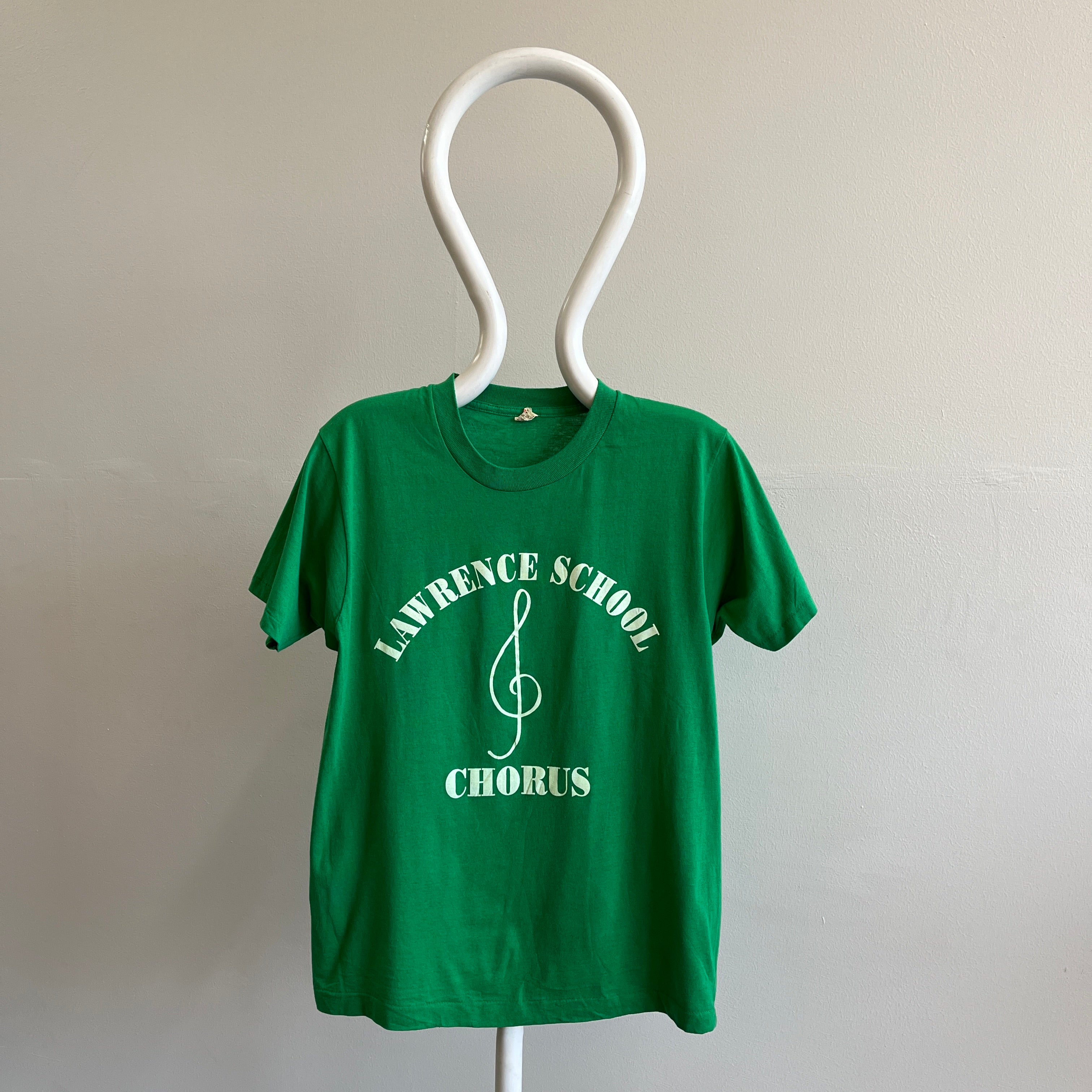 T-shirt Lawrence School Chorus des années 1980 par Screen Stars