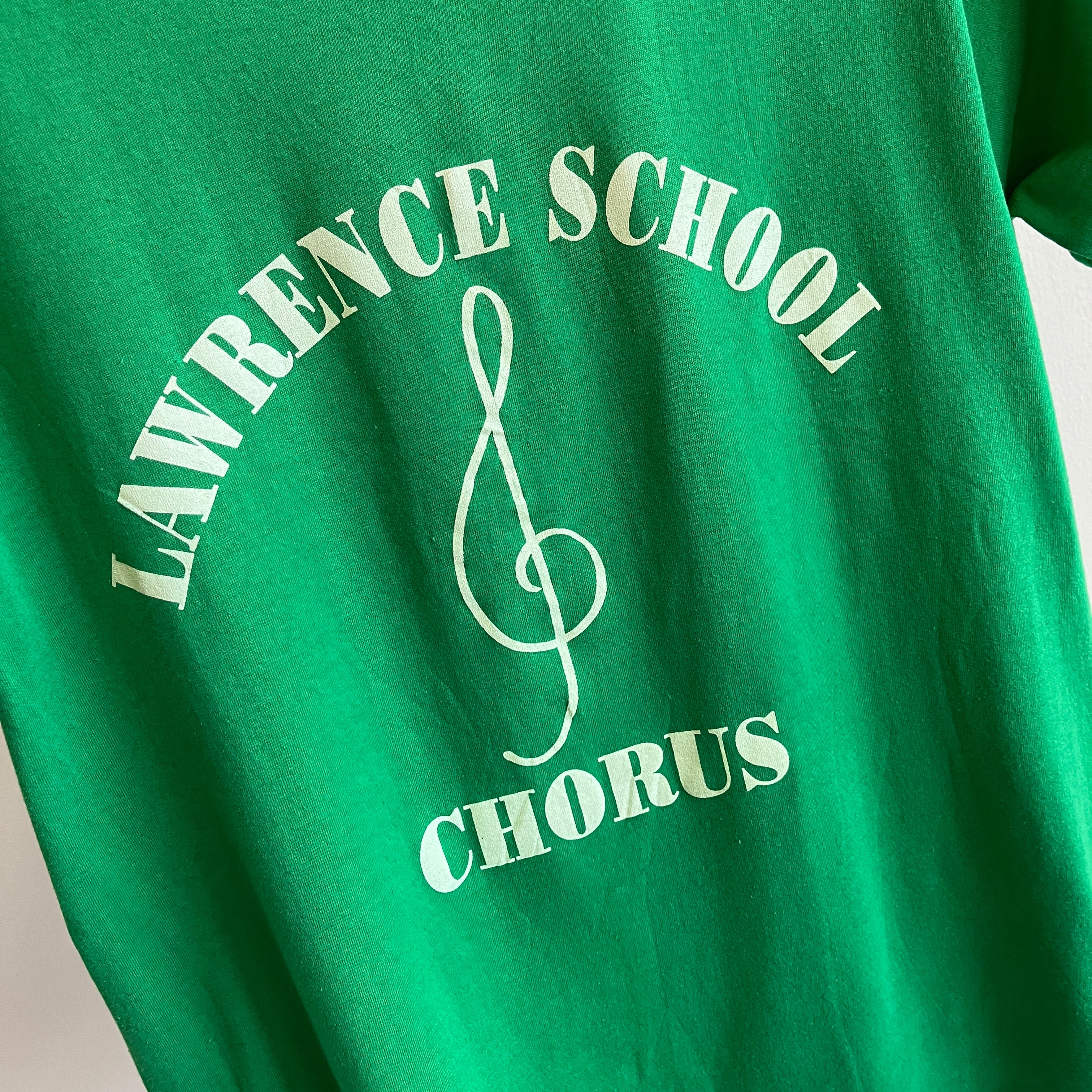 T-shirt Lawrence School Chorus des années 1980 par Screen Stars