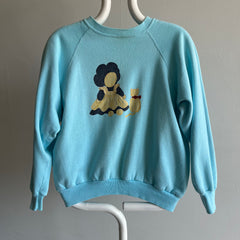 1970s Creepy Faceless Doll et Cat DIY Painted Sweatshirt