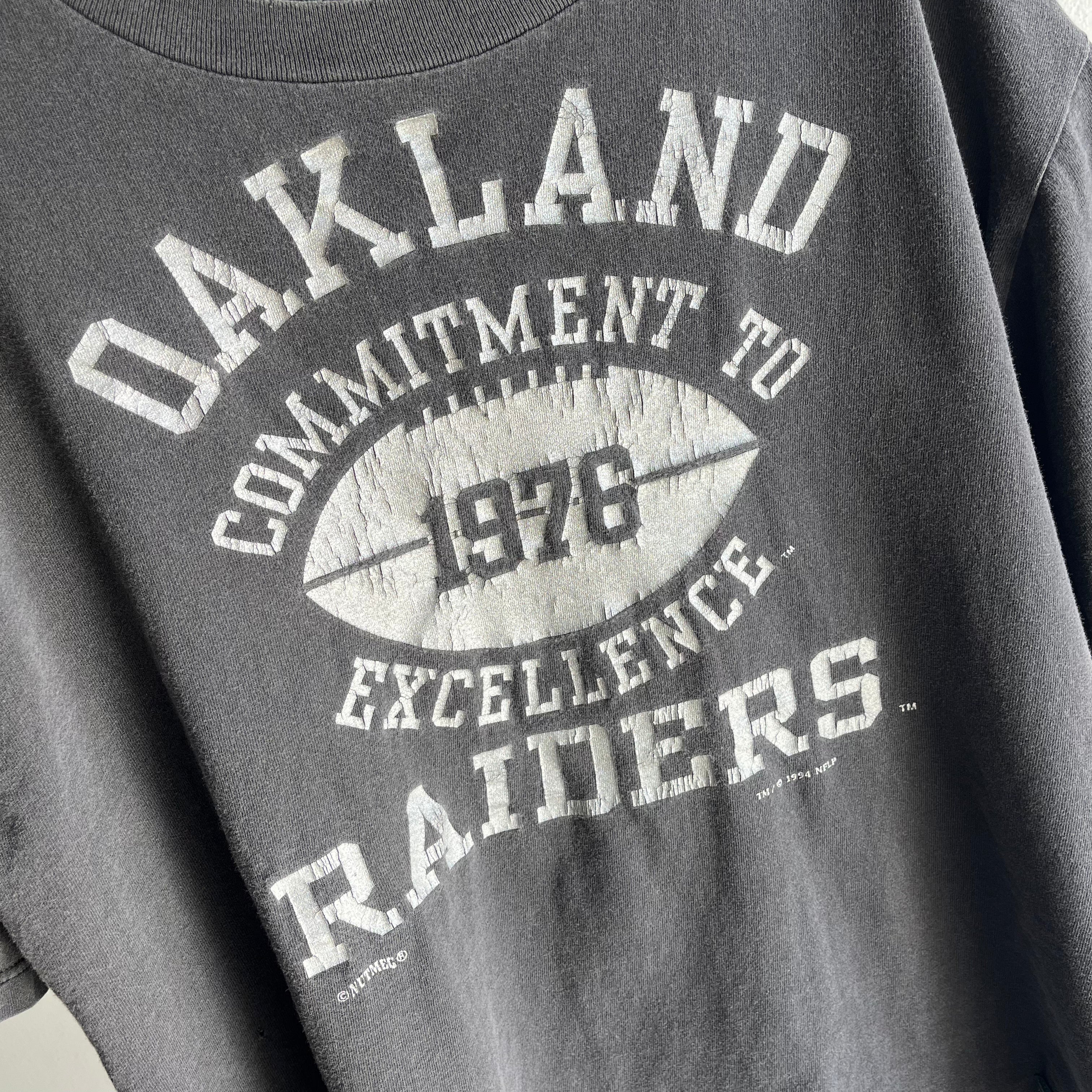 1994 Nicely Beat Up Oakland Raiders T-shirt par Nutmeg
