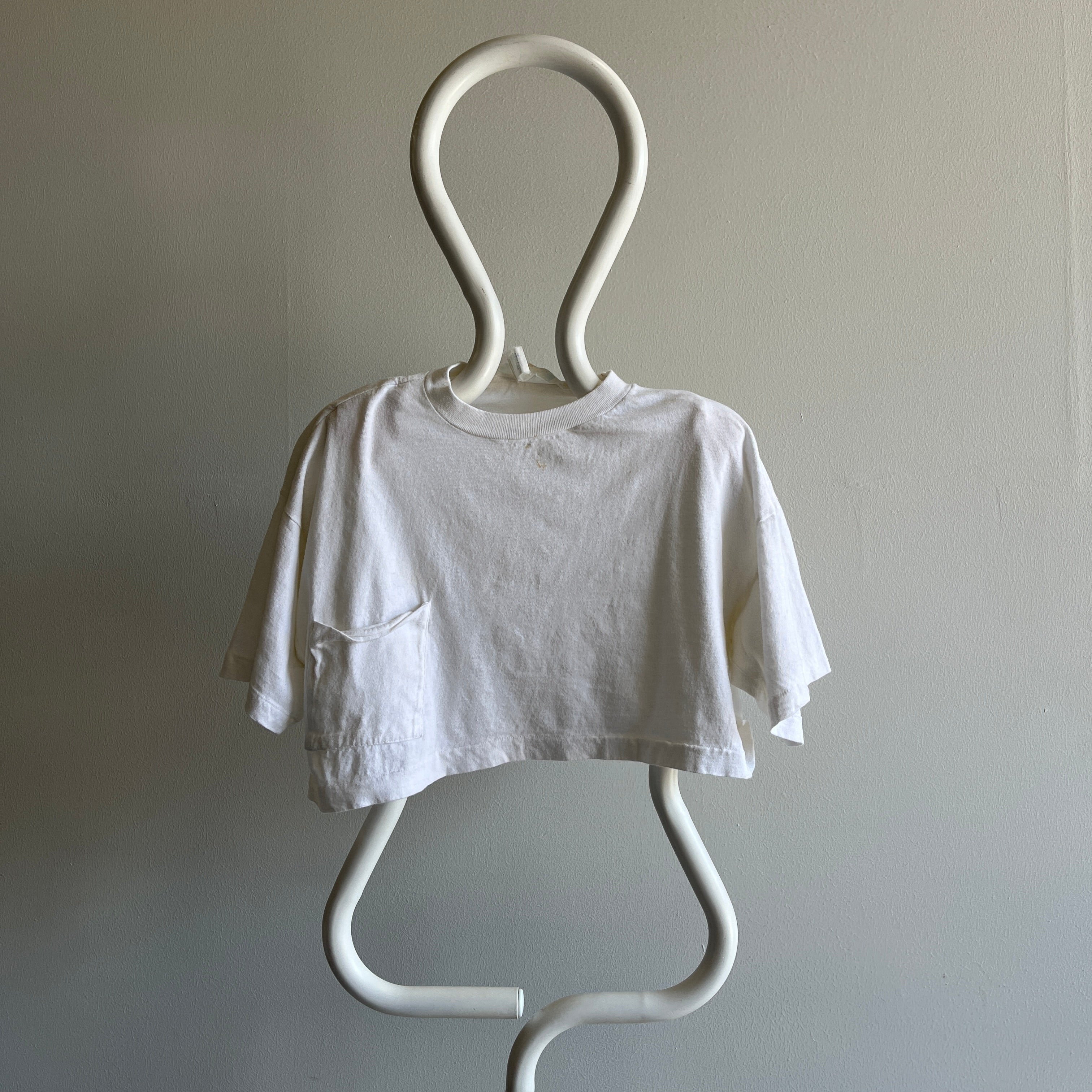 1980s Blank White Pocket T-Shirt Crop Top with Shoulder Pads!!!