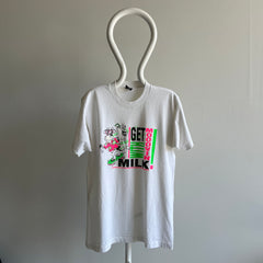 T-shirt graphique Get Moovin' with Milk des années 1980 par Screen Stars