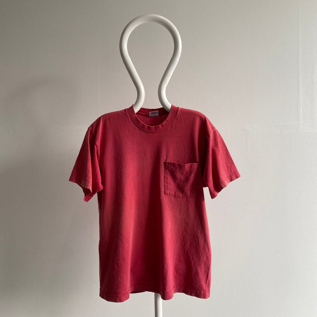 1980/90s Sun Faded Tattered Beat Up T-shirt de poche vierge rouge par BVD