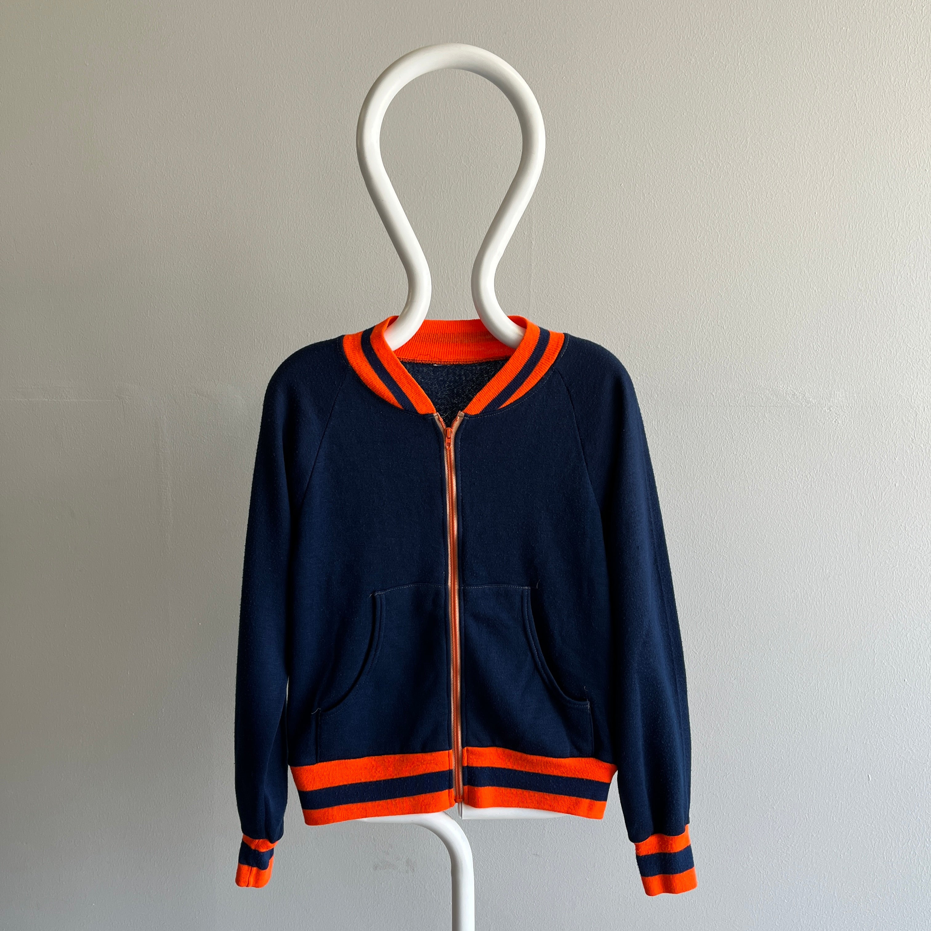 Sweat-shirt zippé léger bleu marine et orange des années 1970
