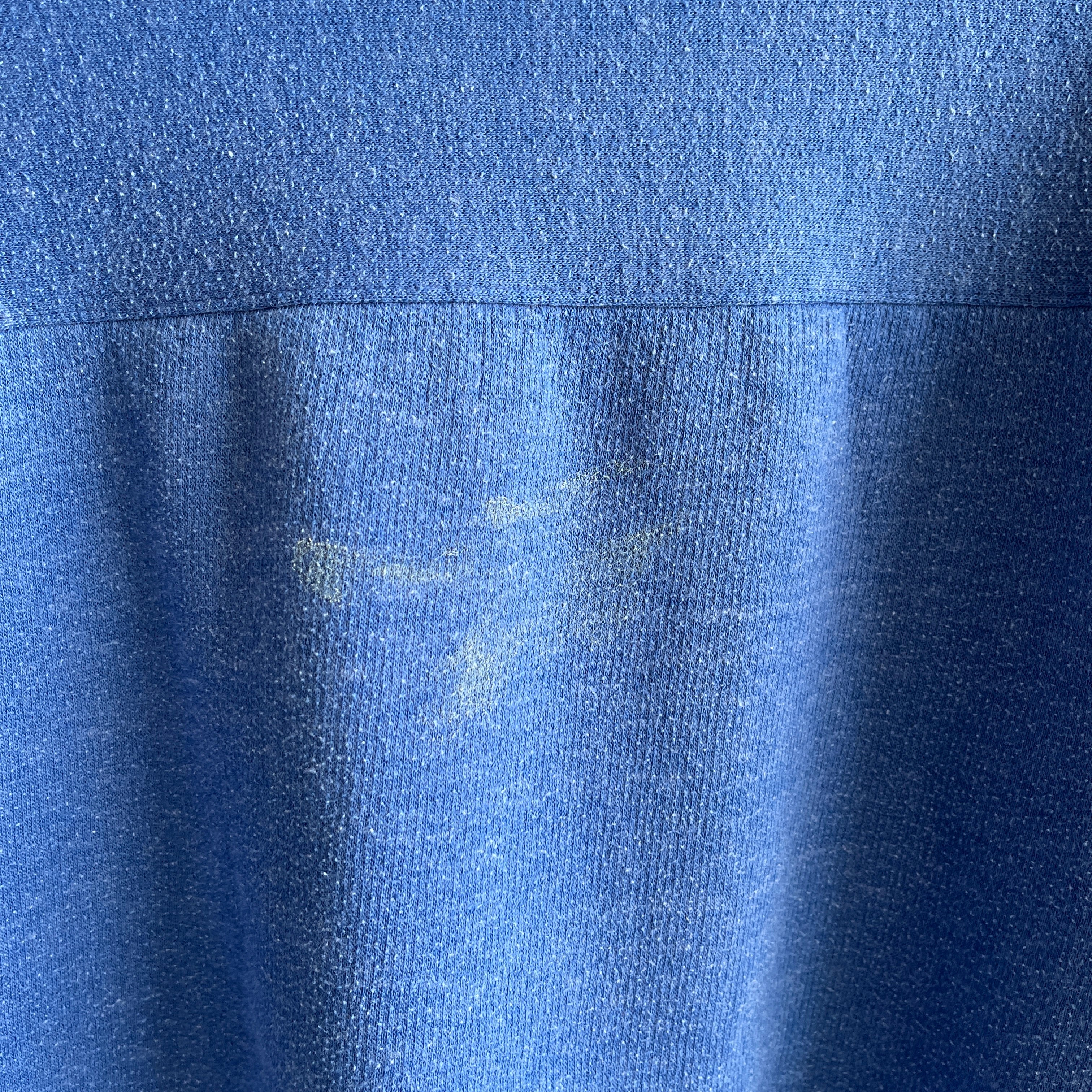 Sweat-shirt bleu vierge de vêtements de sport athlétiques des années 1970 inhabituel (et Rad)