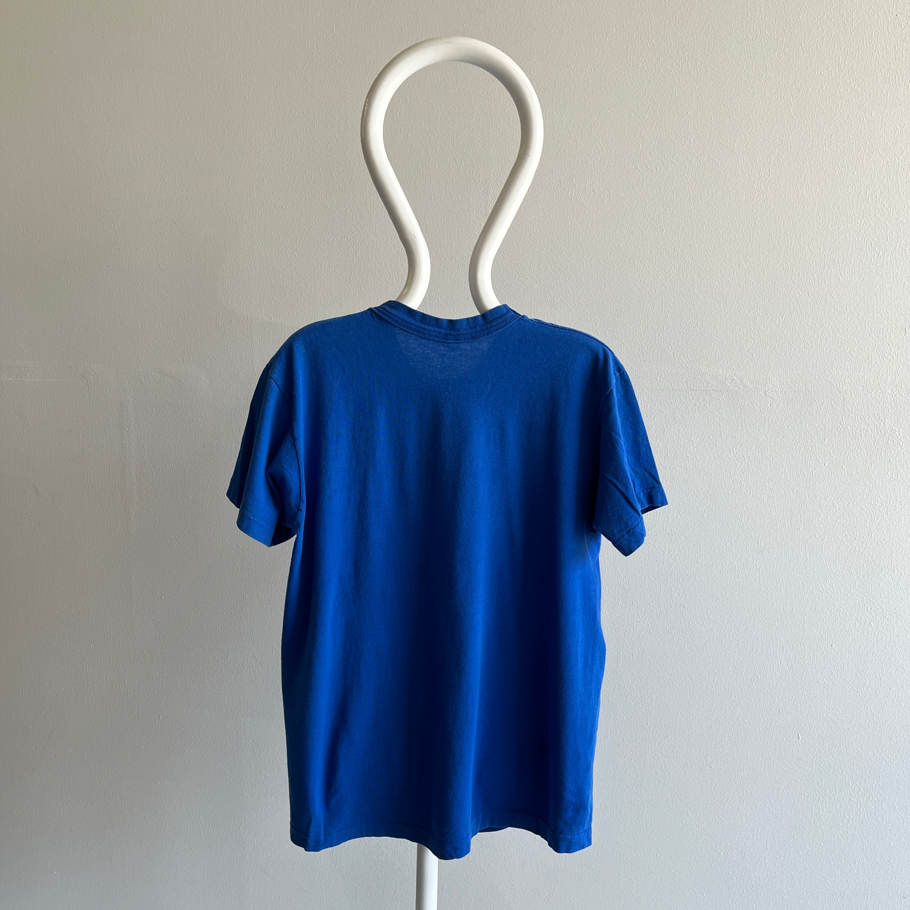 T-shirt à poche vierge bleu royal des années 1980 par FOTL